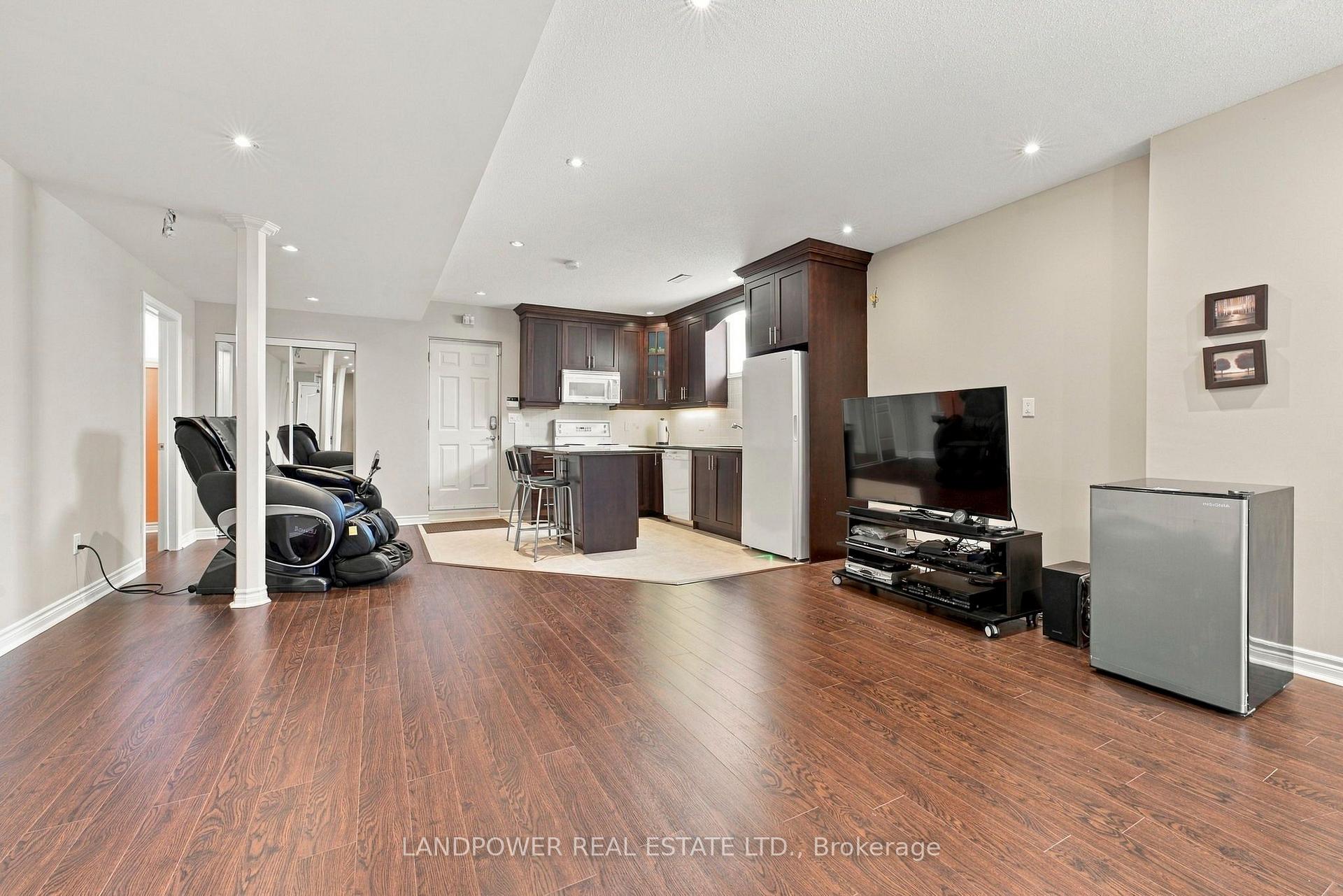 Photo 37 of 109 Melbourne Drive, Richmond Hill, Rouge Woods — HOMEH