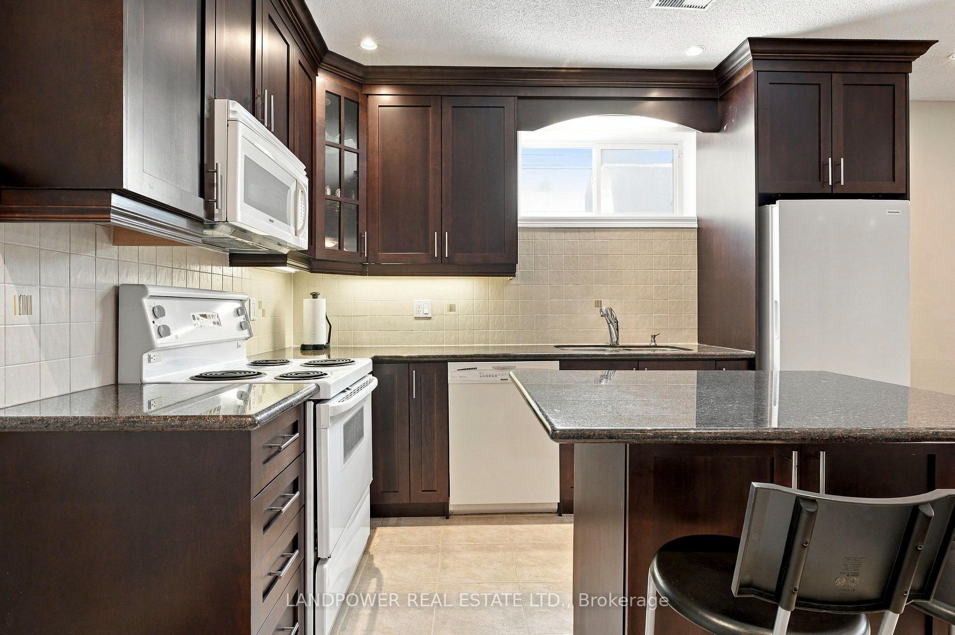 Photo 39 of 109 Melbourne Drive, Richmond Hill, Rouge Woods — HOMEH
