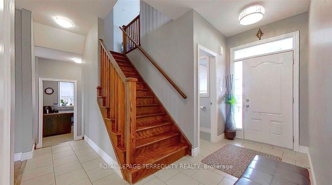 Photo 3 of 405 Westcroft Drive, Waterloo, Westvale — HOMEH