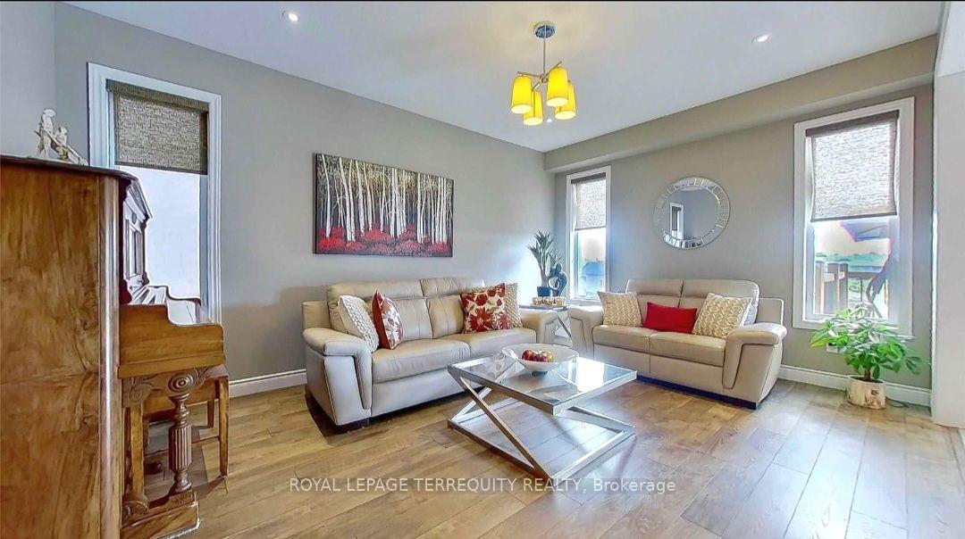 Photo 4 of 405 Westcroft Drive, Waterloo, Westvale — HOMEH