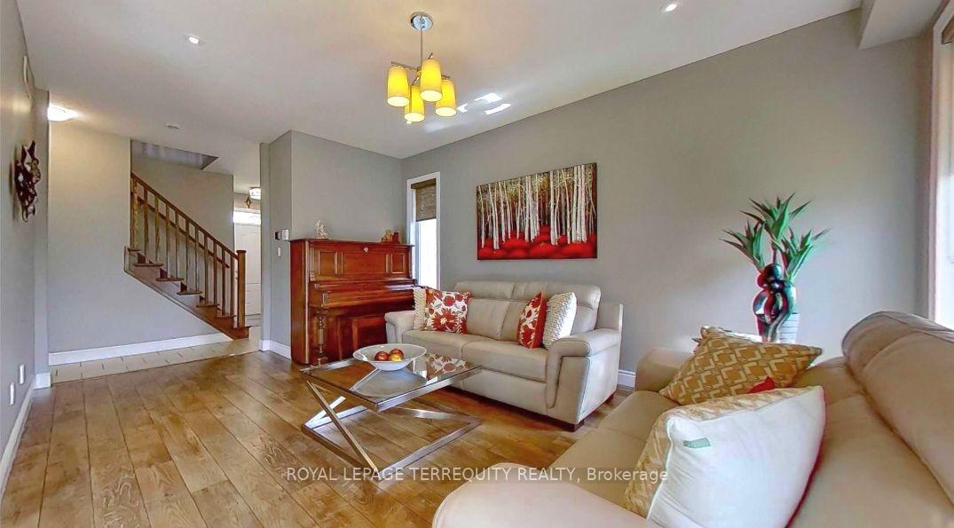Photo 6 of 405 Westcroft Drive, Waterloo, Westvale — HOMEH