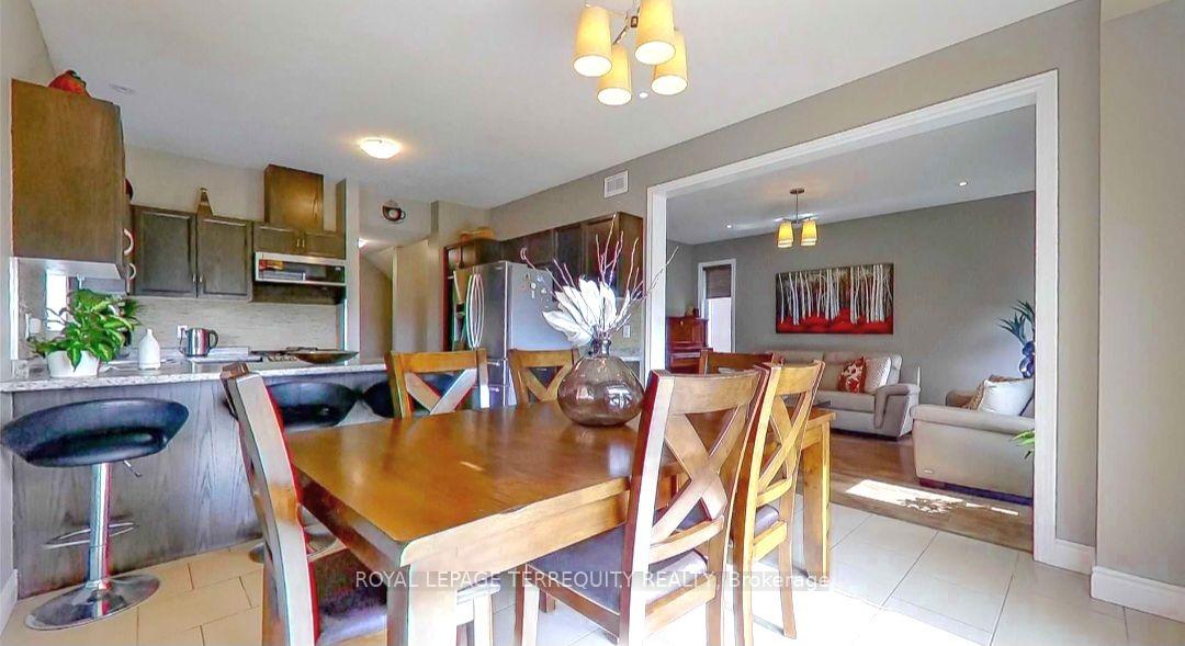 Photo 7 of 405 Westcroft Drive, Waterloo, Westvale — HOMEH