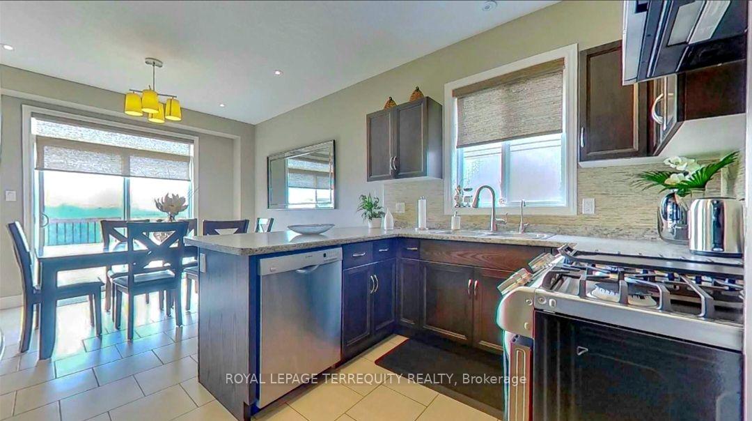 Photo 8 of 405 Westcroft Drive, Waterloo, Westvale — HOMEH
