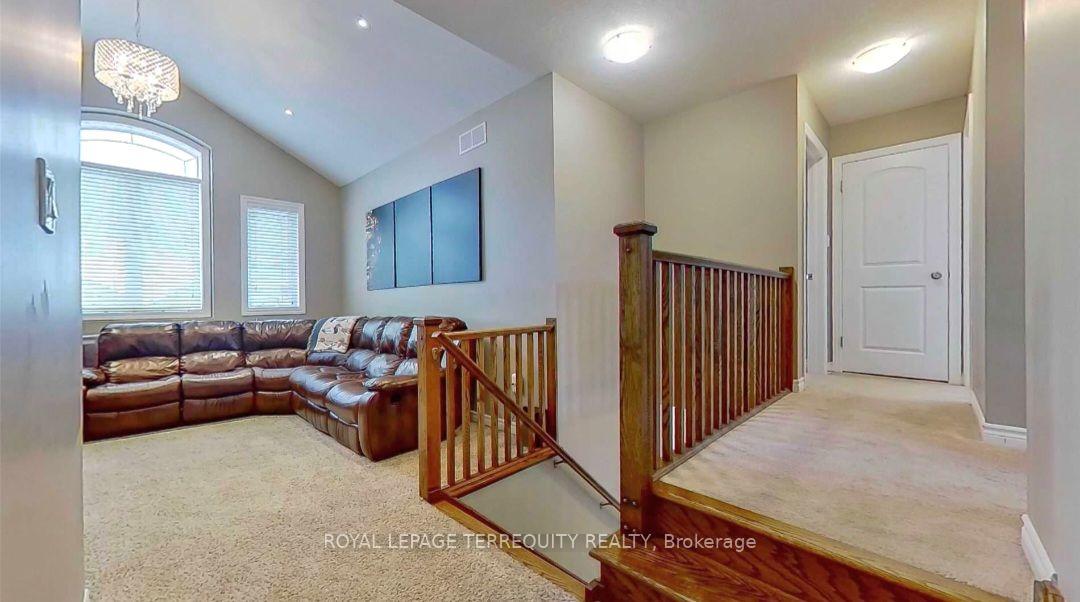 Photo 9 of 405 Westcroft Drive, Waterloo, Westvale — HOMEH