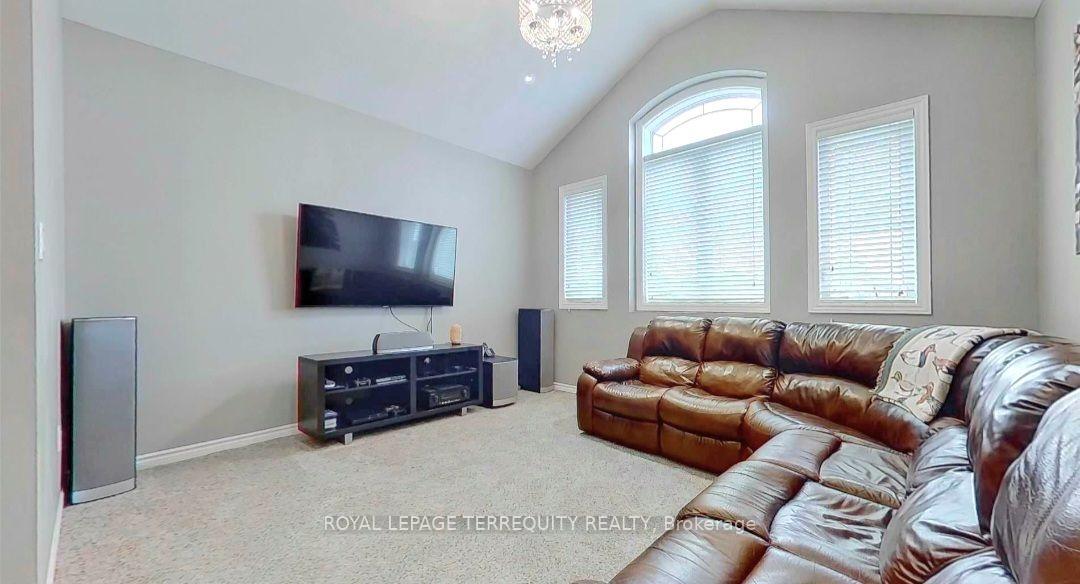 Photo 10 of 405 Westcroft Drive, Waterloo, Westvale — HOMEH