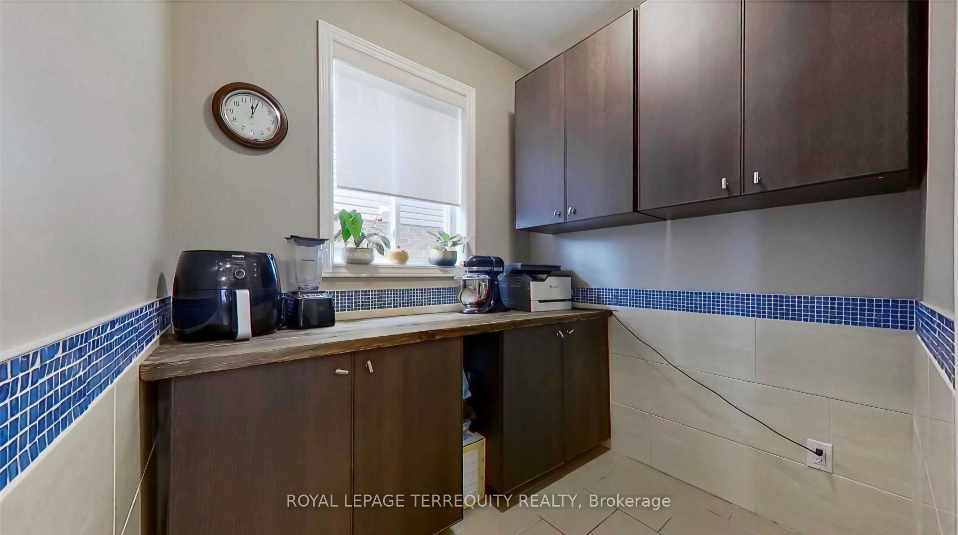 Photo 13 of 405 Westcroft Drive, Waterloo, Westvale — HOMEH