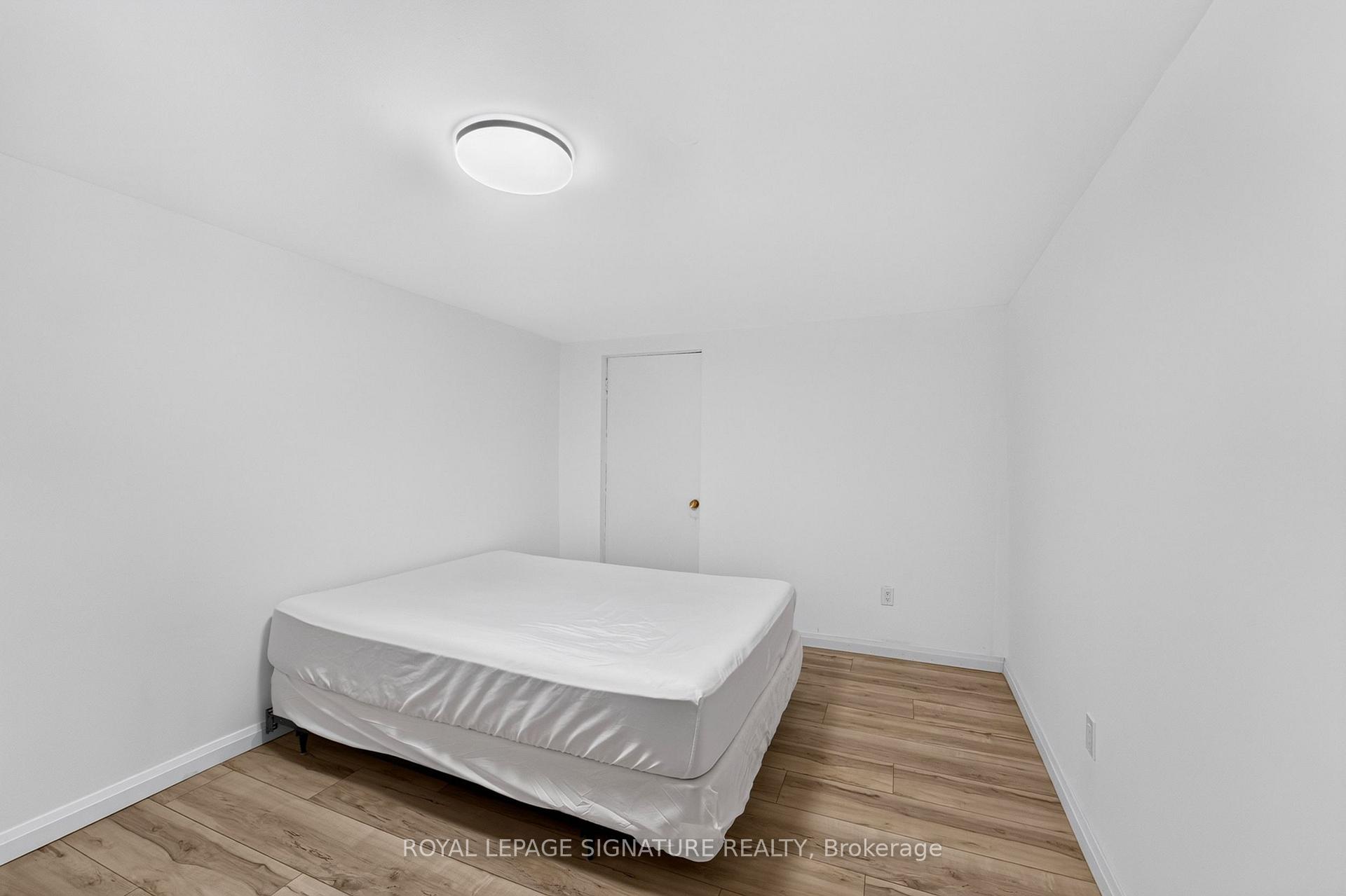 Photo 5 of Unit Lower, 1 Banquo Road, Markham, Royal Orchard — HOMEH