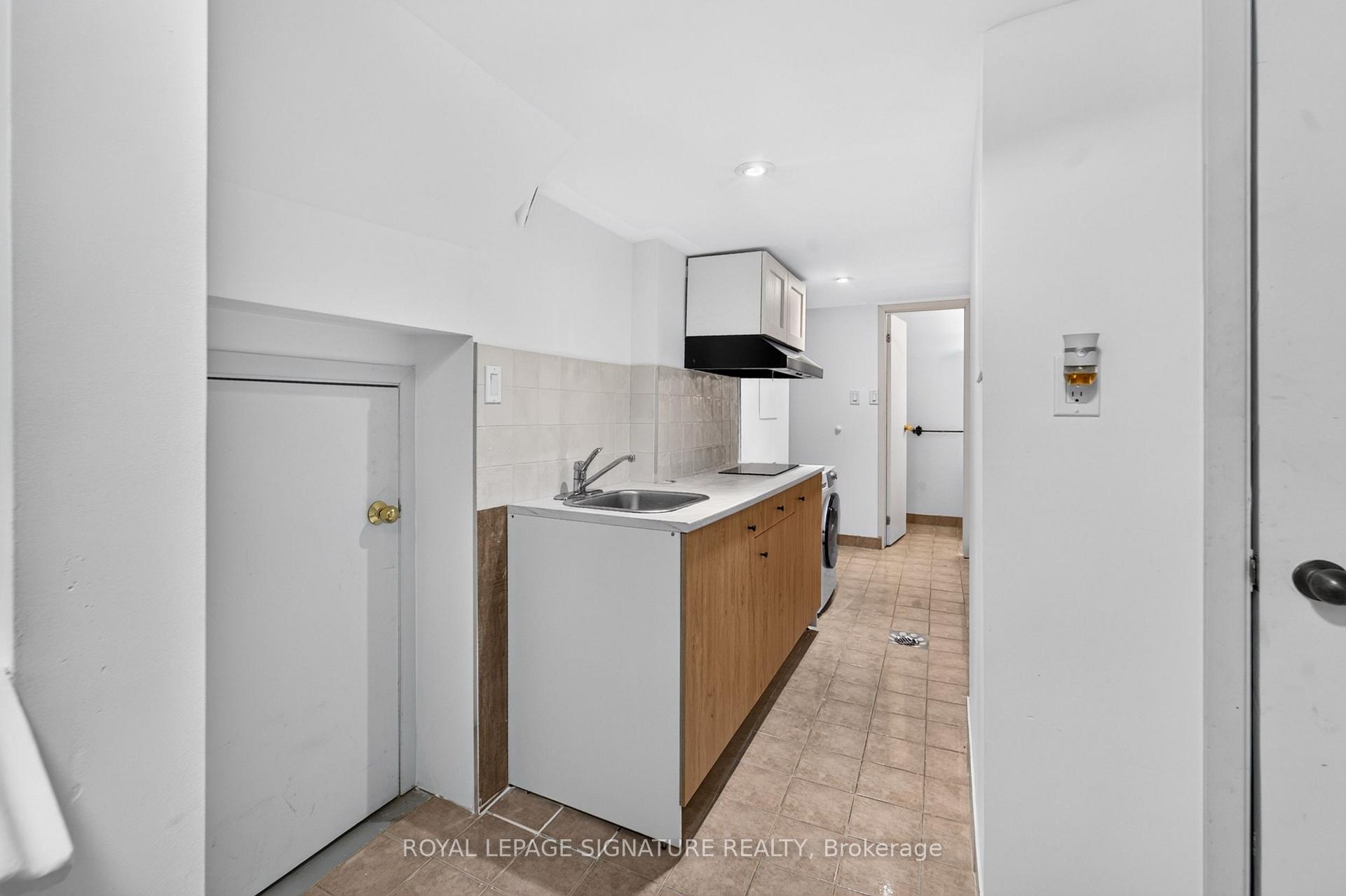 Photo 8 of Unit Lower, 1 Banquo Road, Markham, Royal Orchard — HOMEH