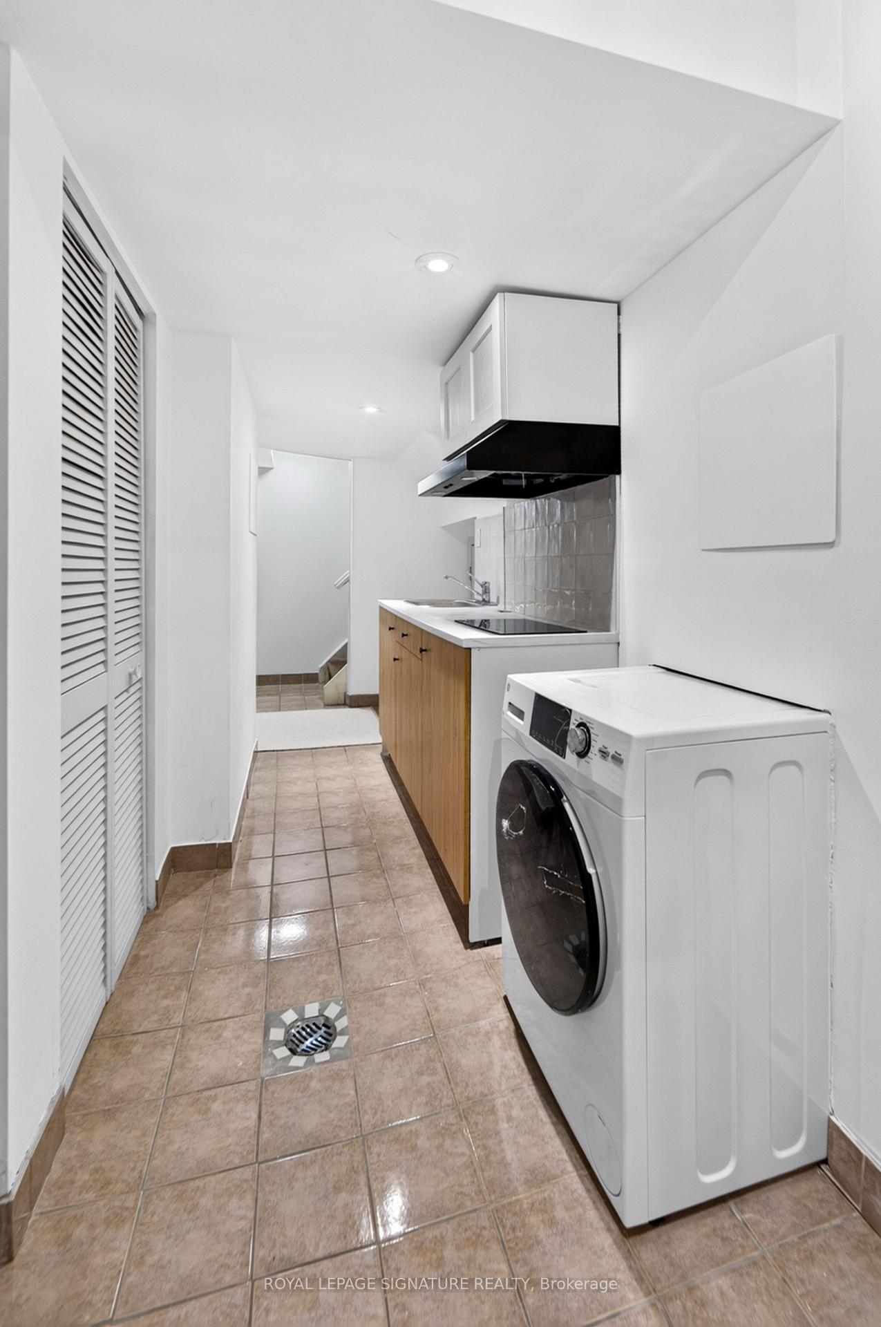 Photo 10 of Unit Lower, 1 Banquo Road, Markham, Royal Orchard — HOMEH