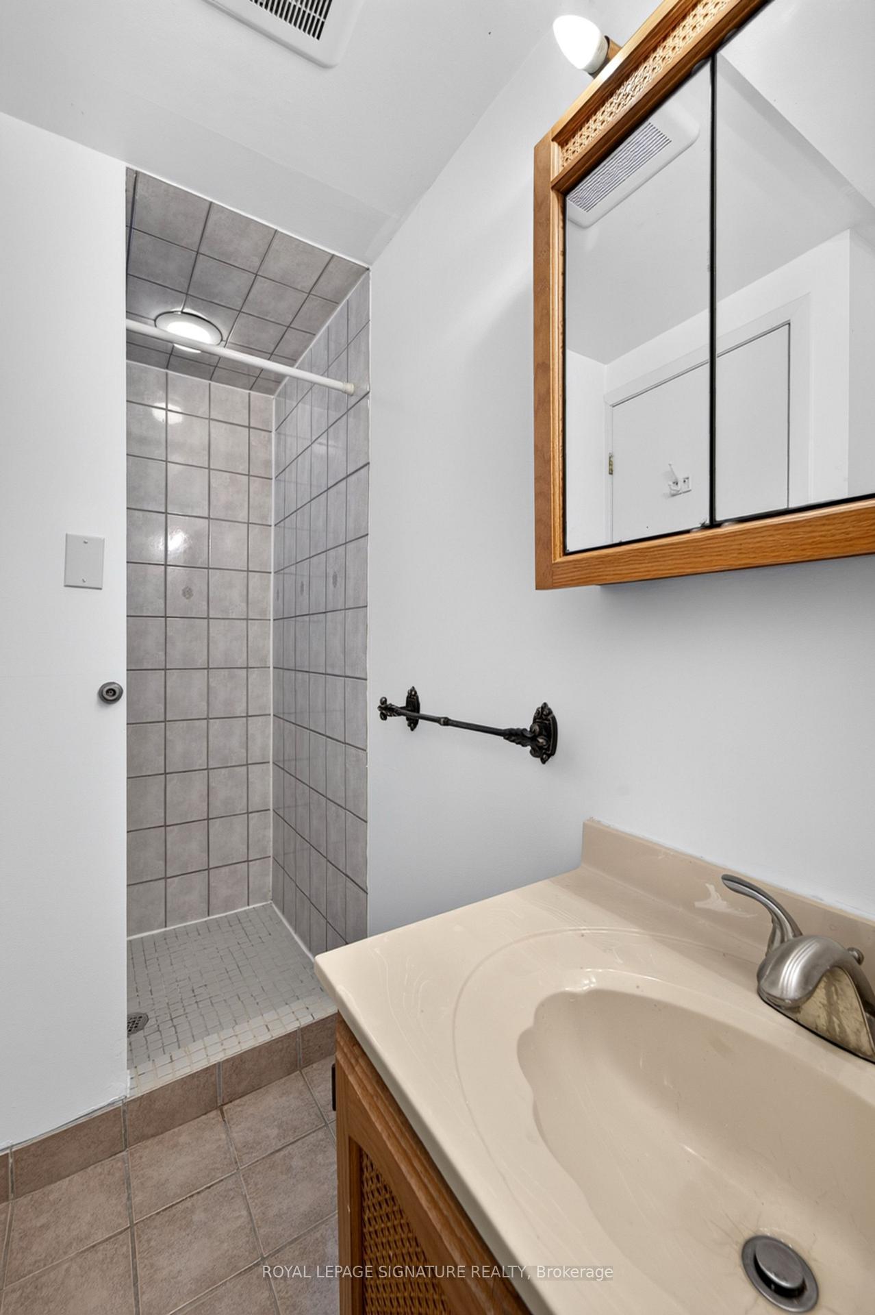 Photo 12 of Unit Lower, 1 Banquo Road, Markham, Royal Orchard — HOMEH