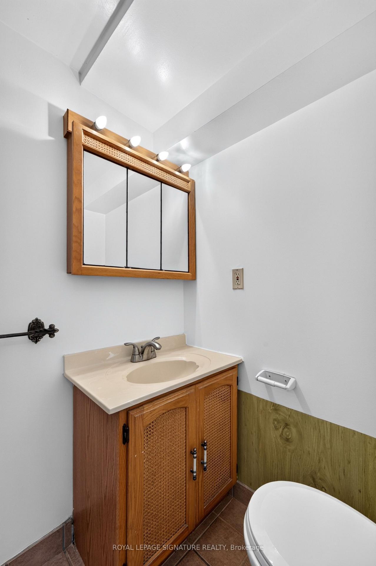 Photo 13 of Unit Lower, 1 Banquo Road, Markham, Royal Orchard — HOMEH