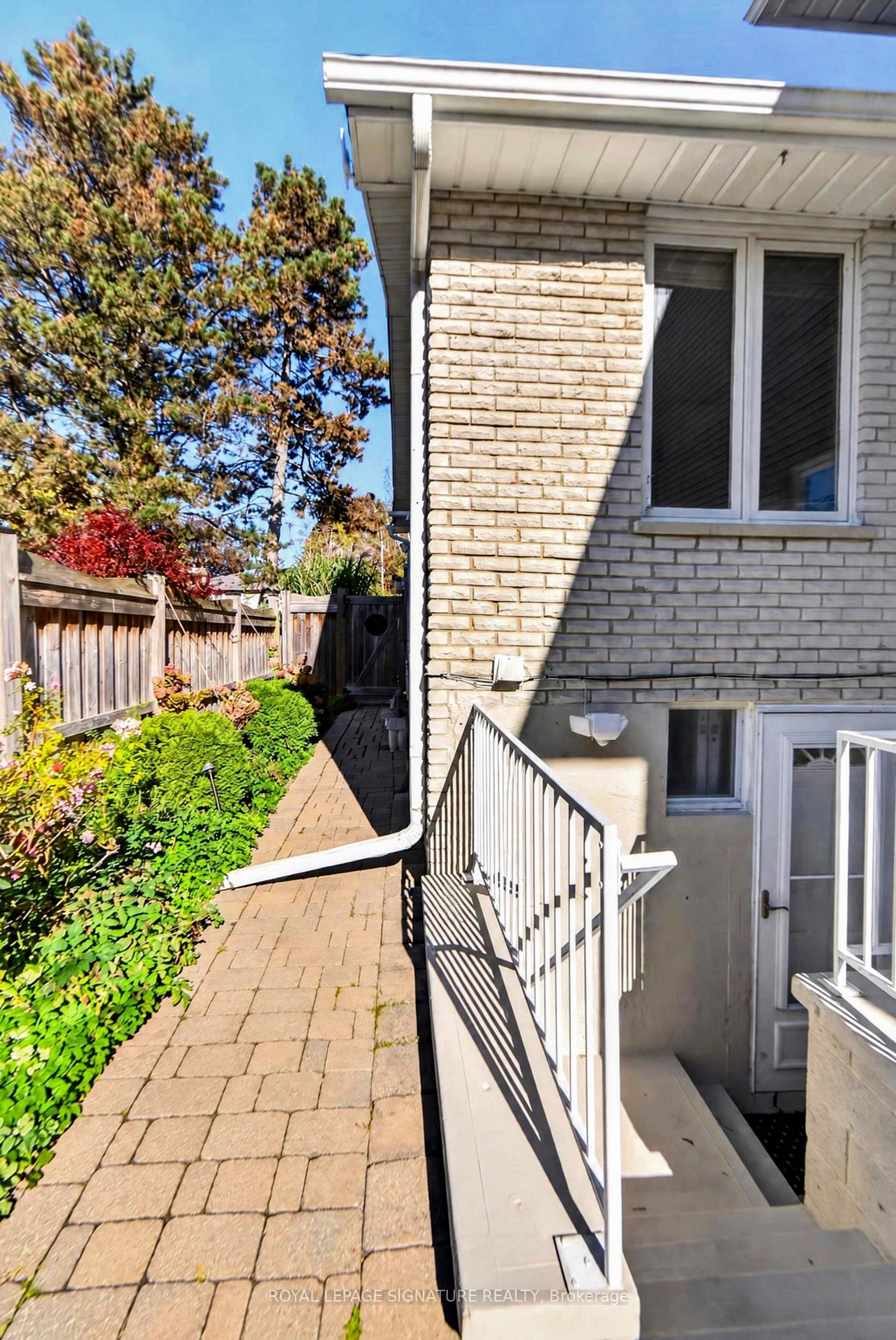 Photo 14 of Unit Lower, 1 Banquo Road, Markham, Royal Orchard — HOMEH