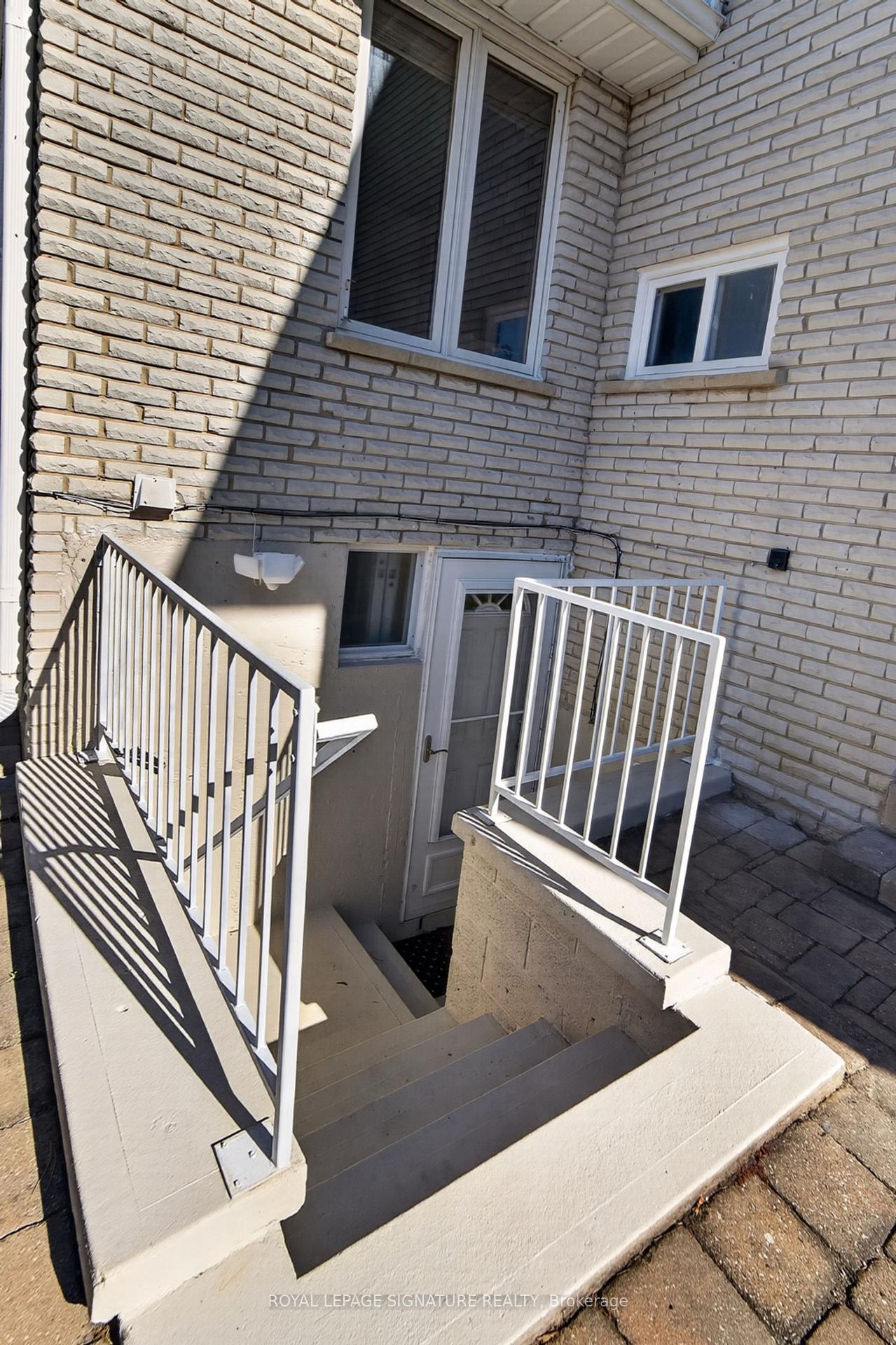 Photo 15 of Unit Lower, 1 Banquo Road, Markham, Royal Orchard — HOMEH