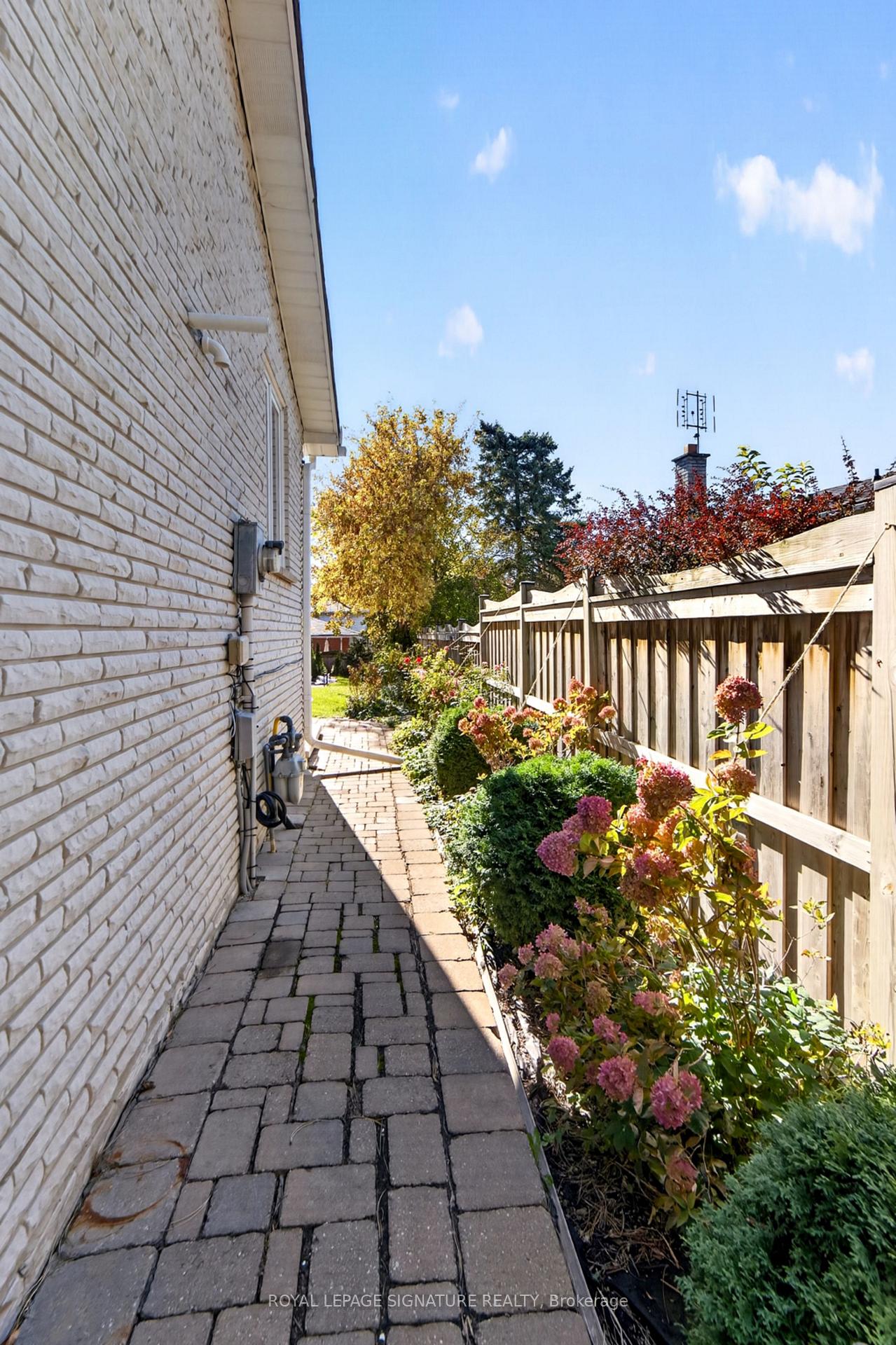 Photo 16 of Unit Lower, 1 Banquo Road, Markham, Royal Orchard — HOMEH