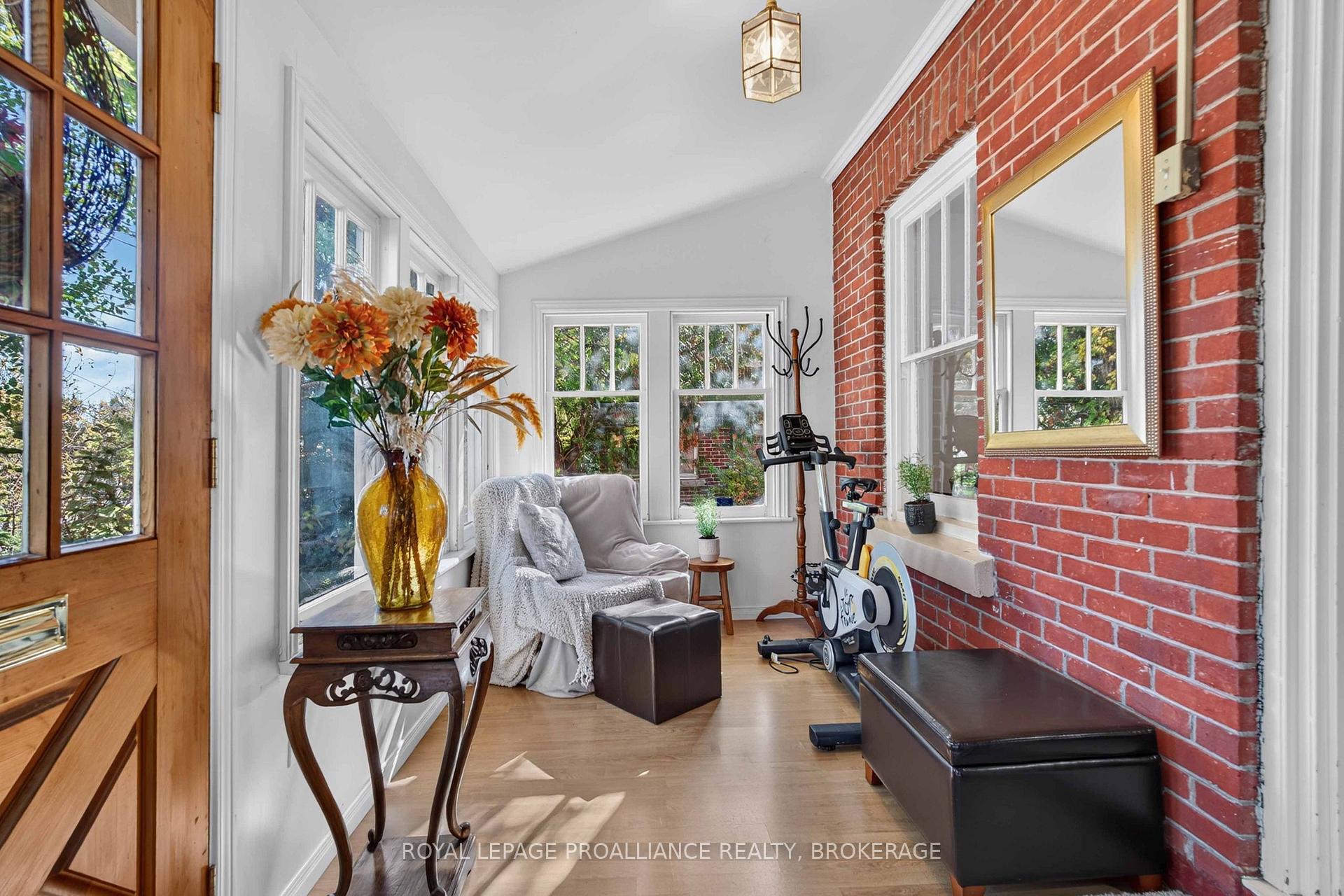 Photo 4 of 548 Division Street, Kingston, East of Sir John A. Blvd — HOMEH