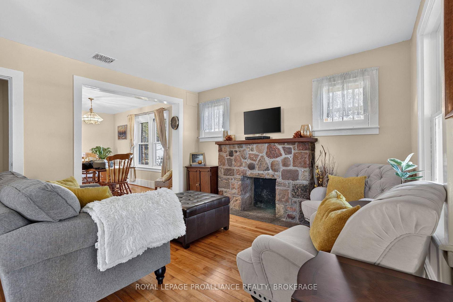 Photo 7 of 548 Division Street, Kingston, East of Sir John A. Blvd — HOMEH