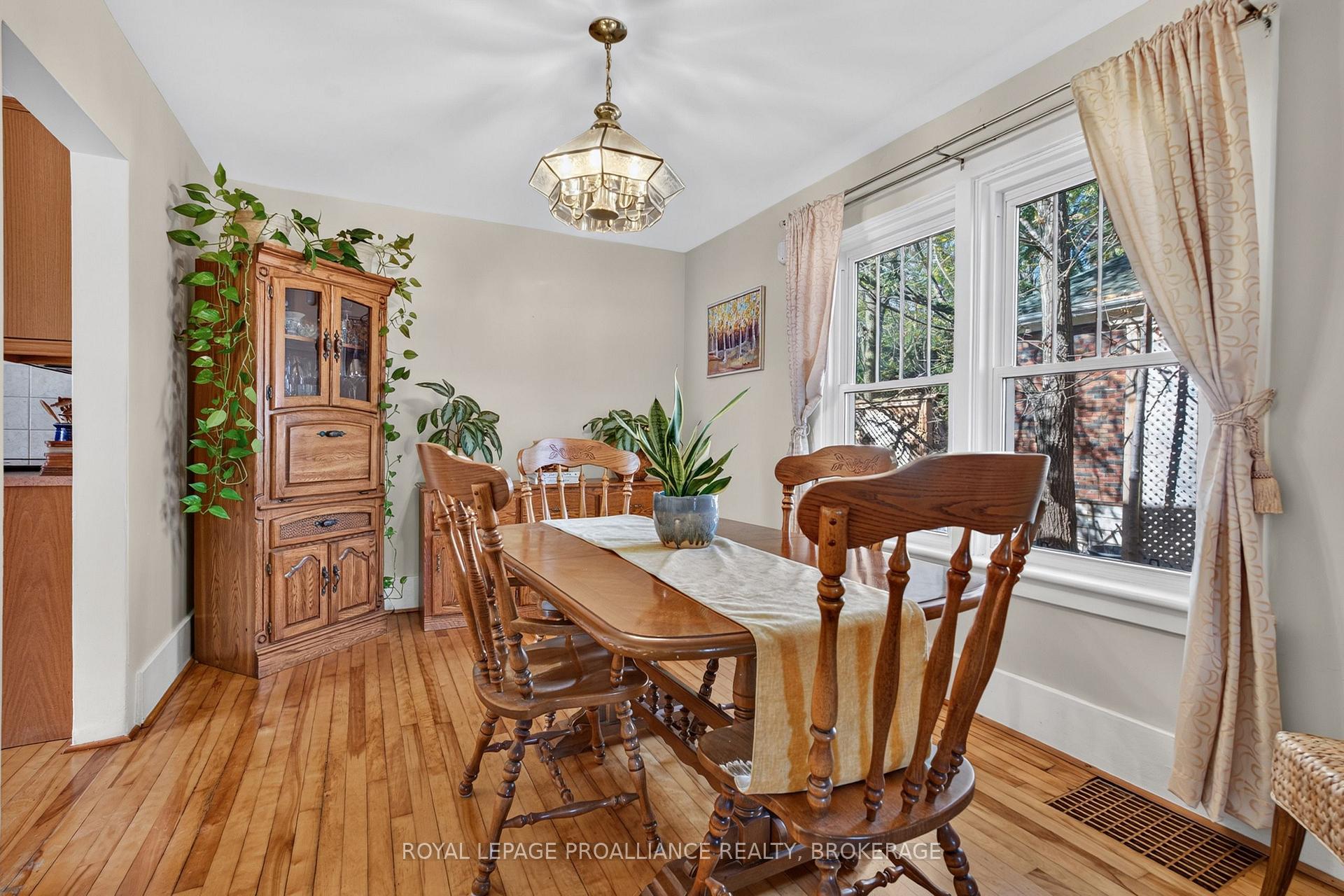 Photo 13 of 548 Division Street, Kingston, East of Sir John A. Blvd — HOMEH