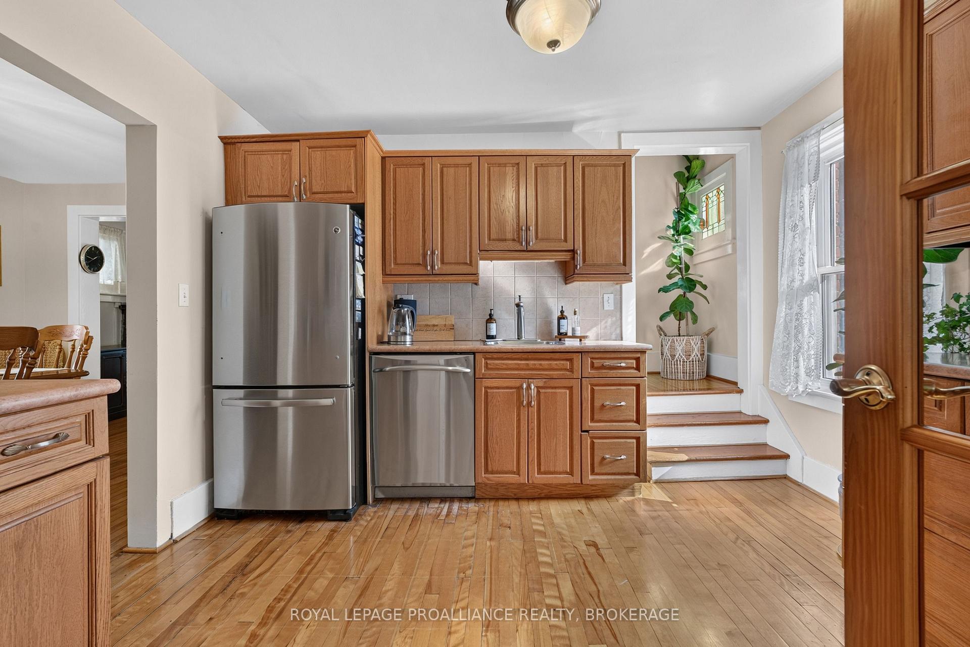 Photo 14 of 548 Division Street, Kingston, East of Sir John A. Blvd — HOMEH