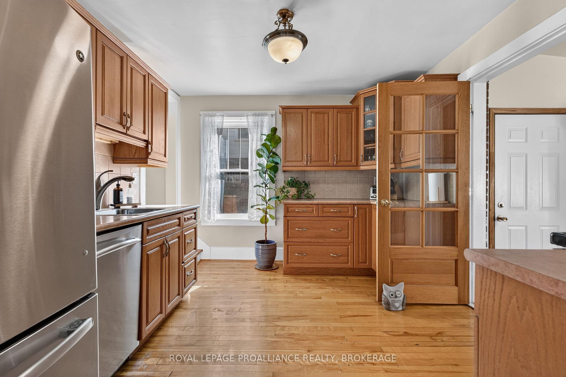 Photo 15 of 548 Division Street, Kingston, East of Sir John A. Blvd — HOMEH
