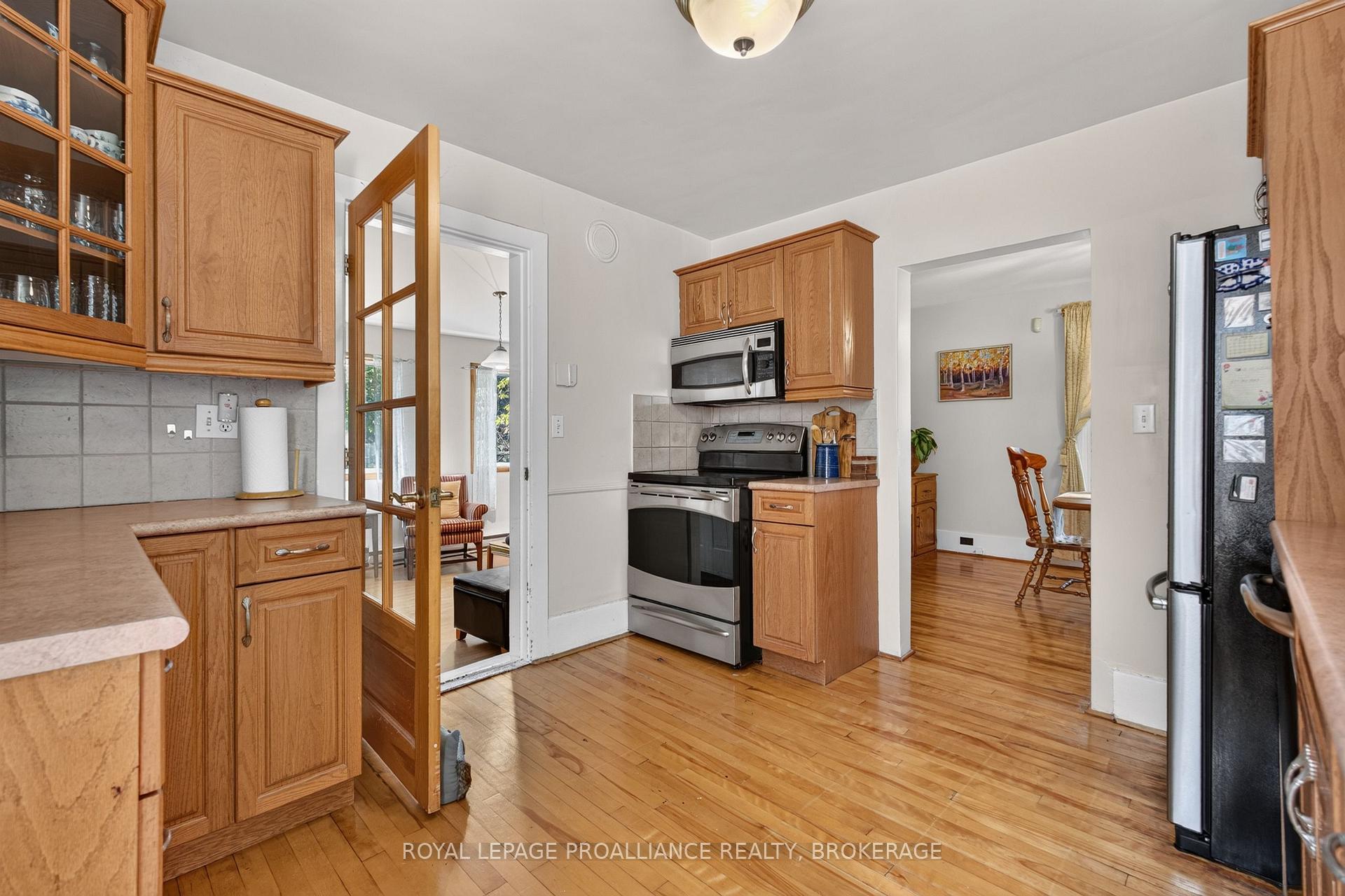 Photo 16 of 548 Division Street, Kingston, East of Sir John A. Blvd — HOMEH