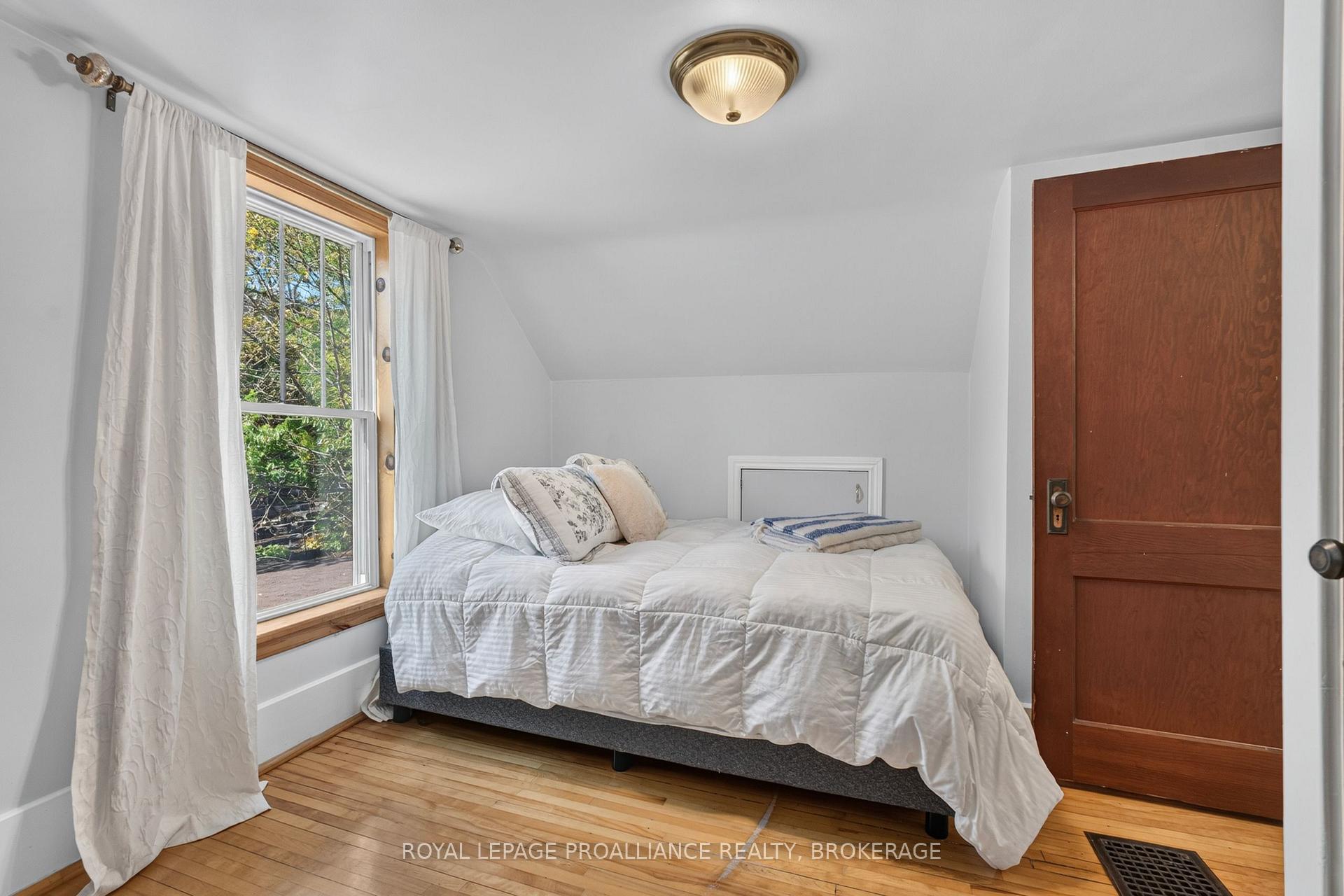 Photo 20 of 548 Division Street, Kingston, East of Sir John A. Blvd — HOMEH