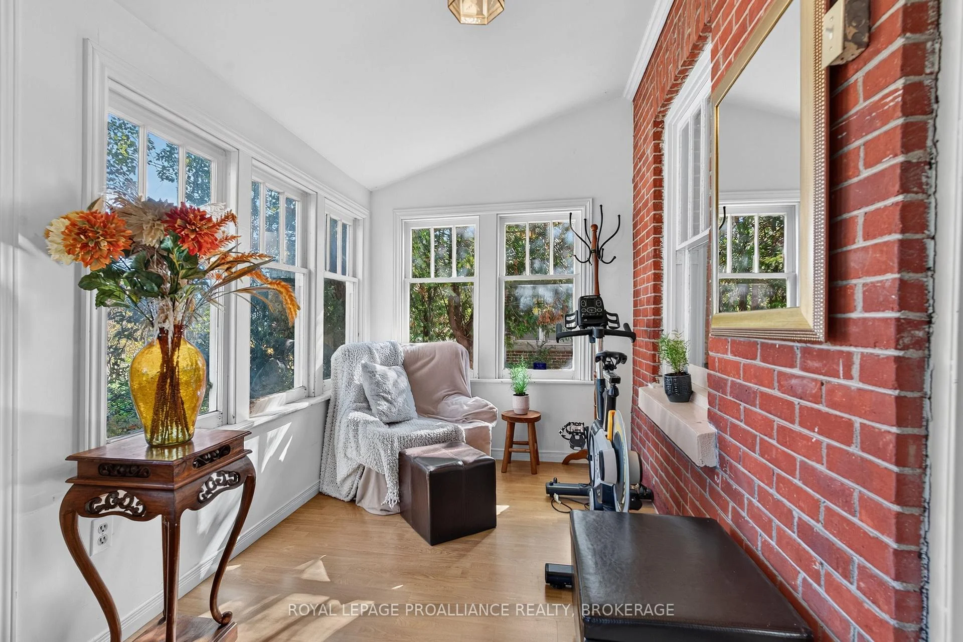 Photo 5 of 548 Division Street, Kingston, East of Sir John A. Blvd — HOMEH