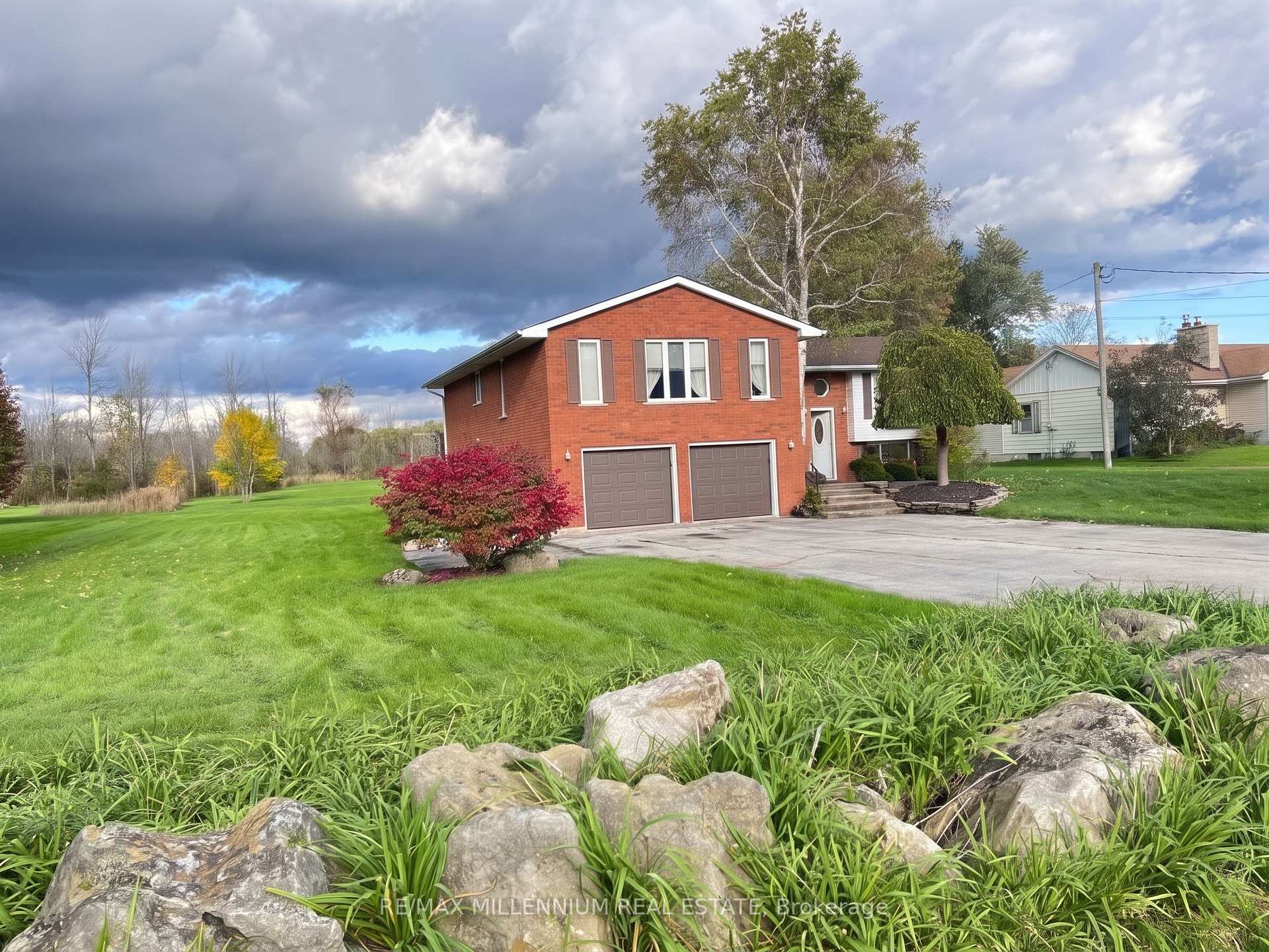 Photo 1 of 546 Evans Road, Hamilton, Waterdown — HOMEH