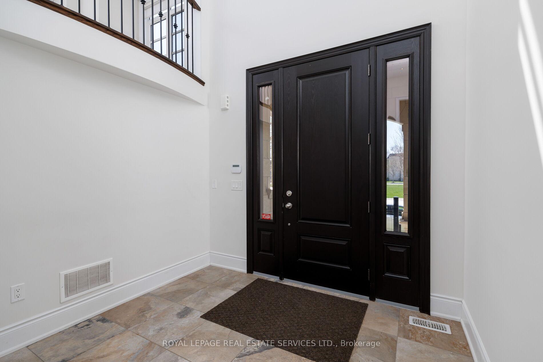 Photo 4 of 257 Hanover Street, Oakville, West — HOMEH