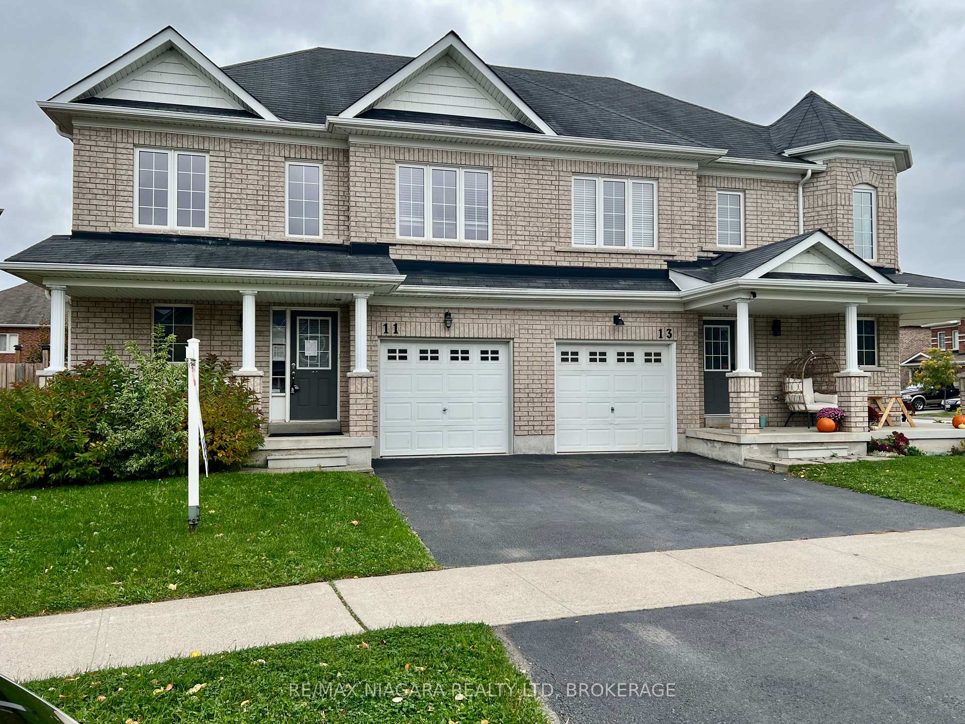 Photo 1 of 11 Keith Crescent, St. Catharines, Burleigh Hill — HOMEH