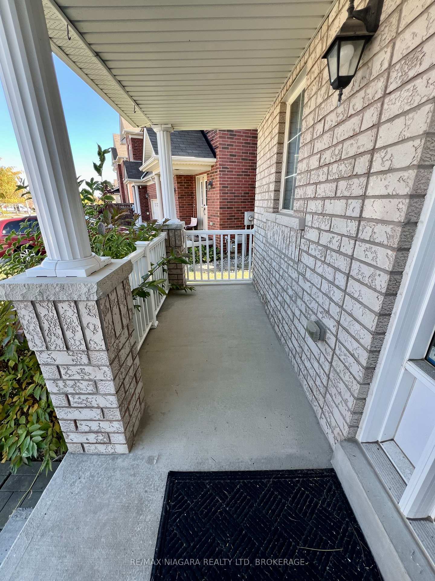 Photo 4 of 11 Keith Crescent, St. Catharines, Burleigh Hill — HOMEH
