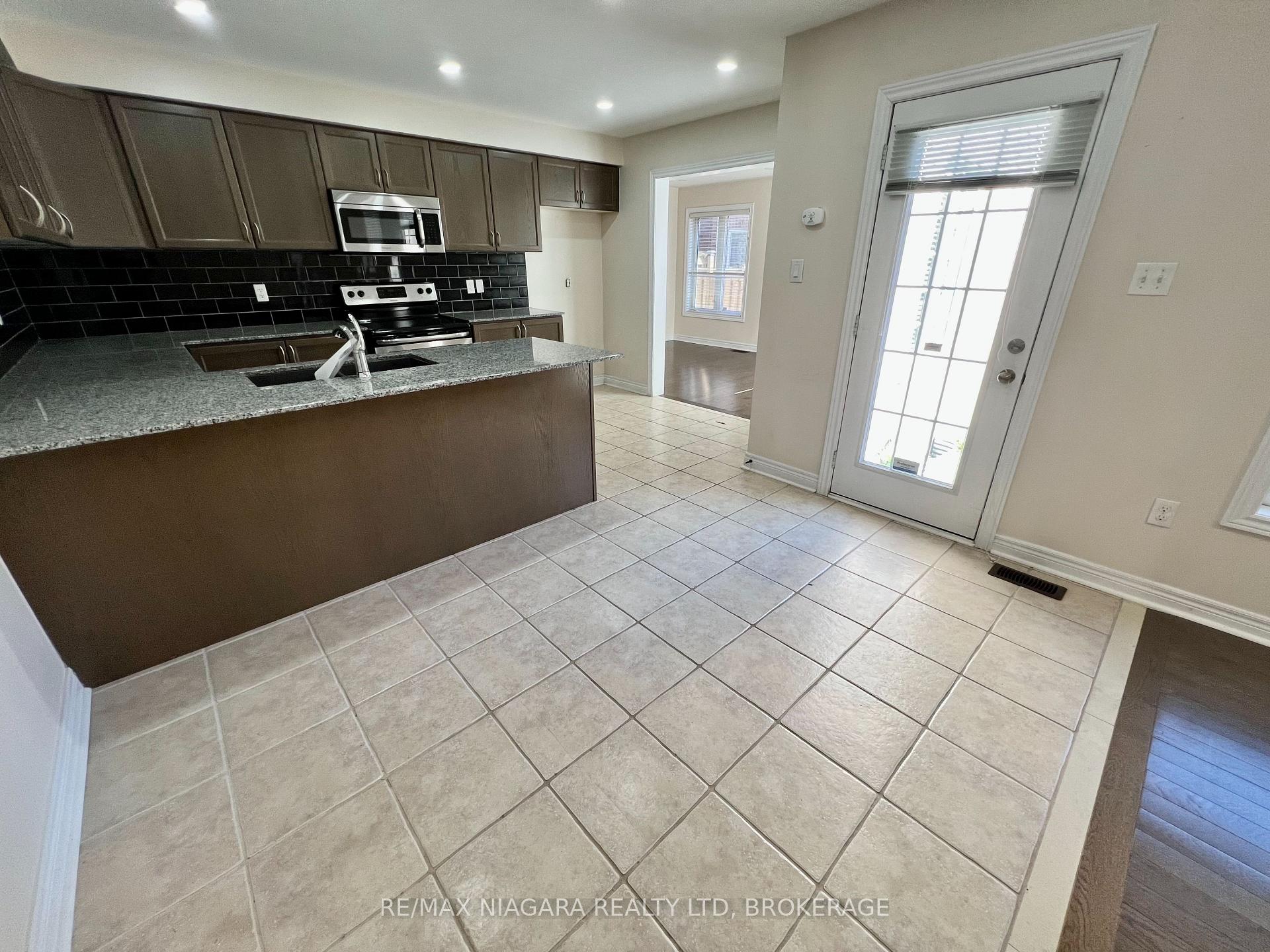 Photo 8 of 11 Keith Crescent, St. Catharines, Burleigh Hill — HOMEH