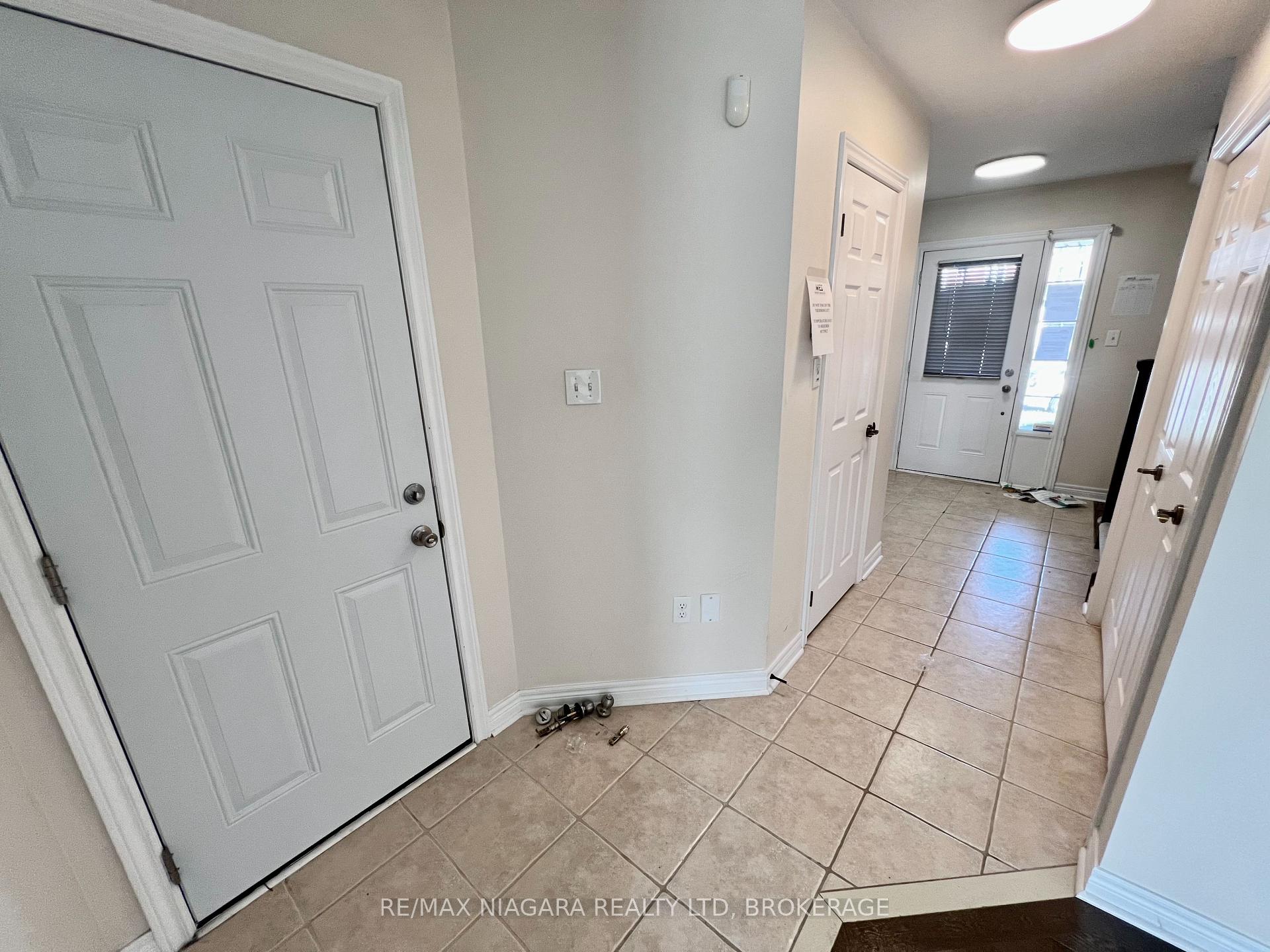 Photo 7 of 11 Keith Crescent, St. Catharines, Burleigh Hill — HOMEH