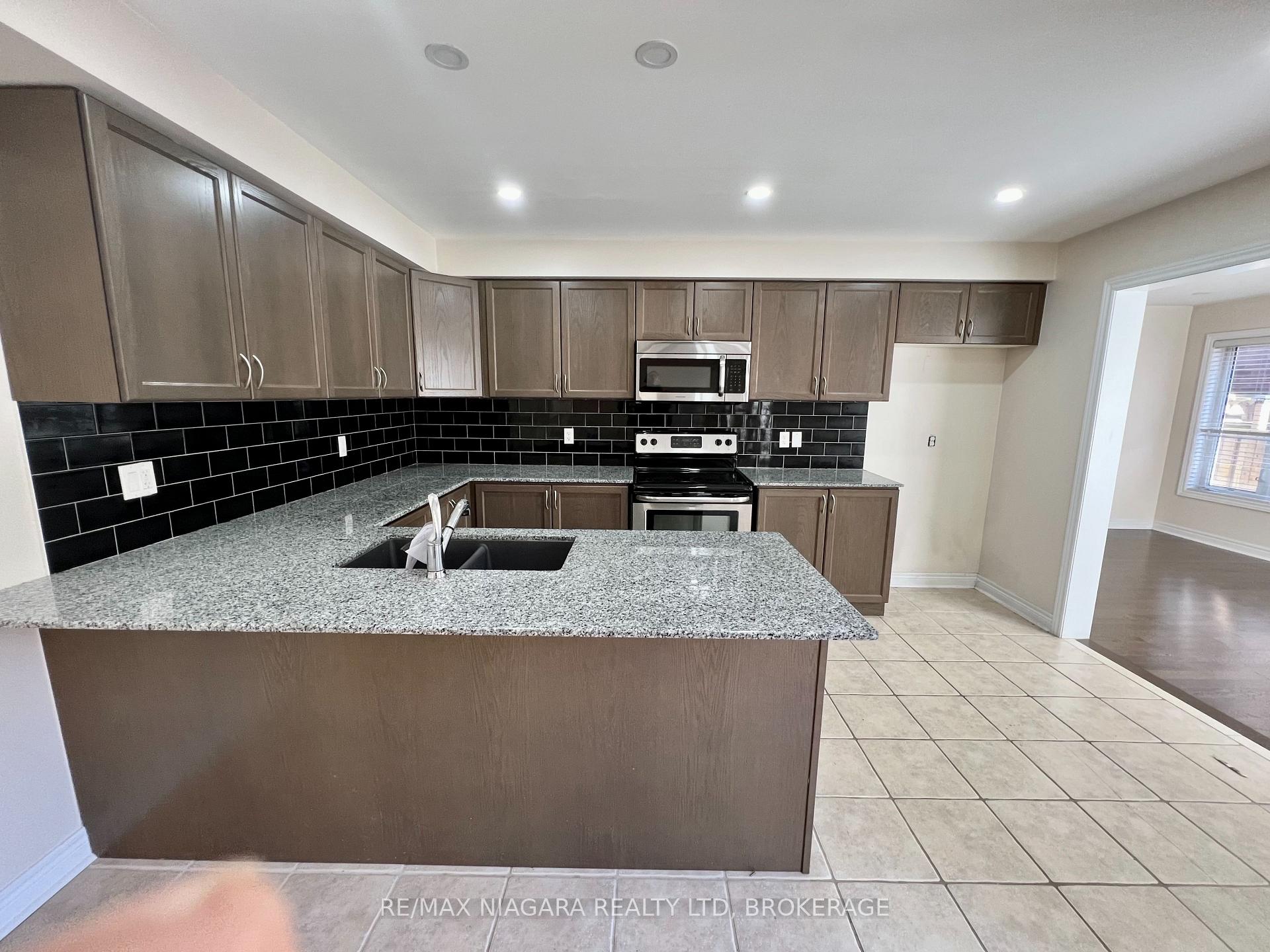 Photo 10 of 11 Keith Crescent, St. Catharines, Burleigh Hill — HOMEH