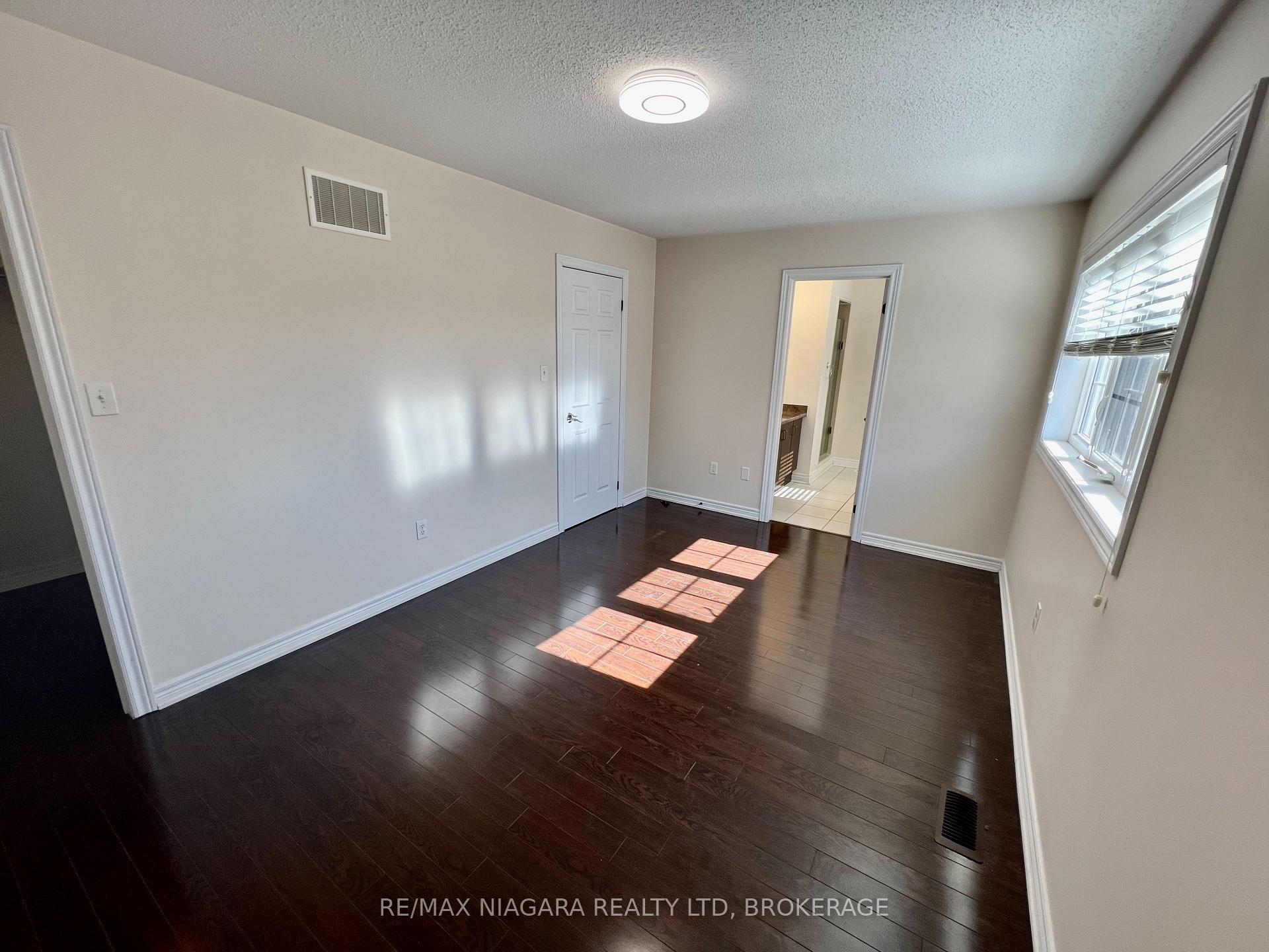 Photo 23 of 11 Keith Crescent, St. Catharines, Burleigh Hill — HOMEH