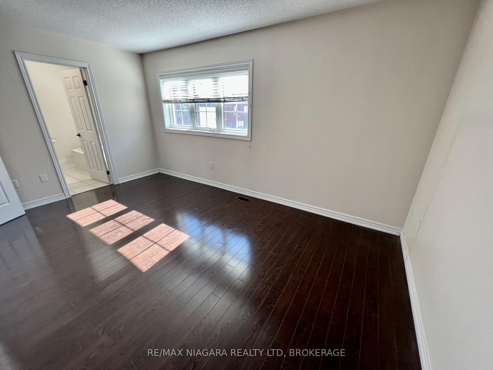 Photo 24 of 11 Keith Crescent, St. Catharines, Burleigh Hill — HOMEH
