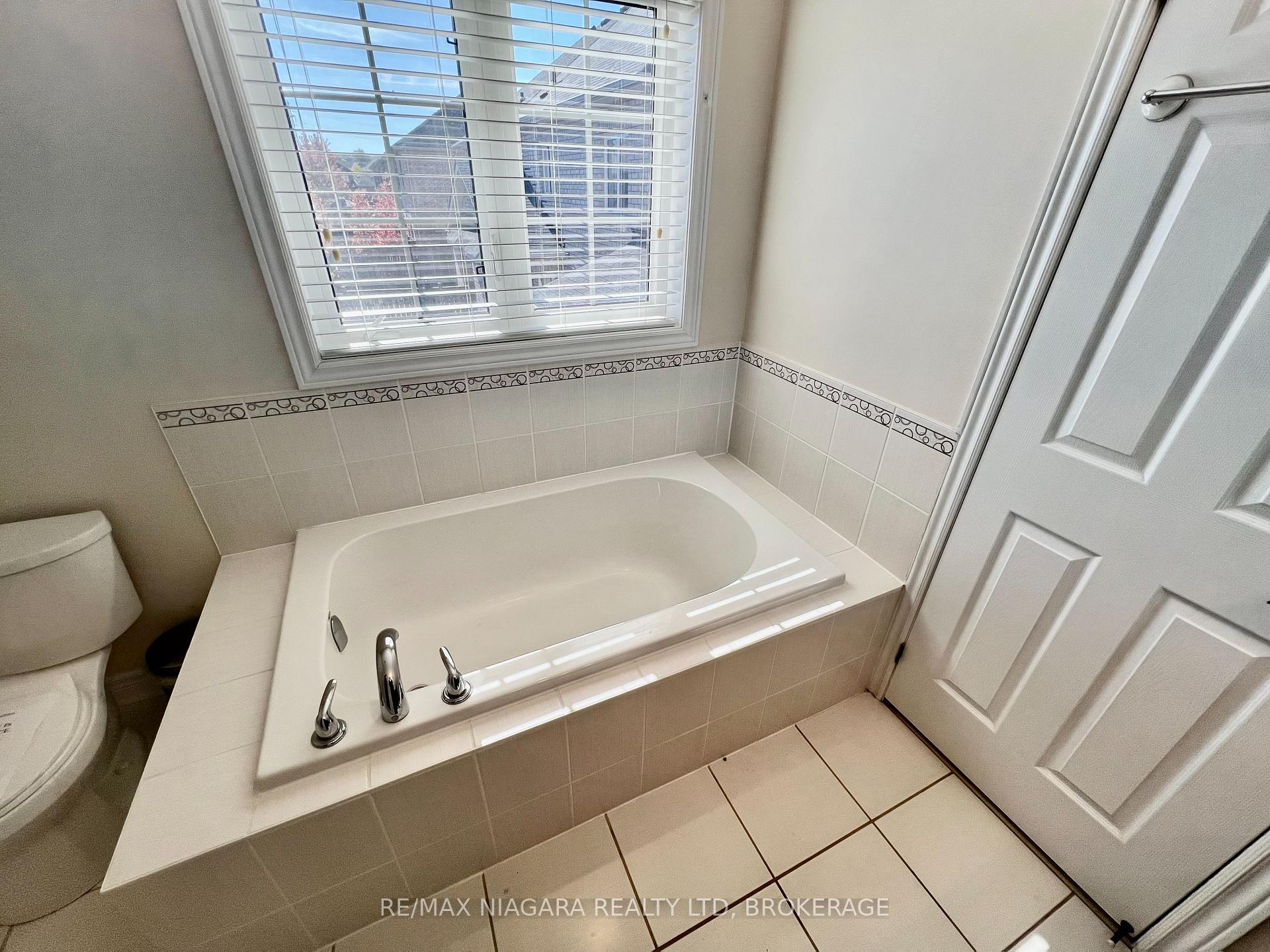 Photo 27 of 11 Keith Crescent, St. Catharines, Burleigh Hill — HOMEH