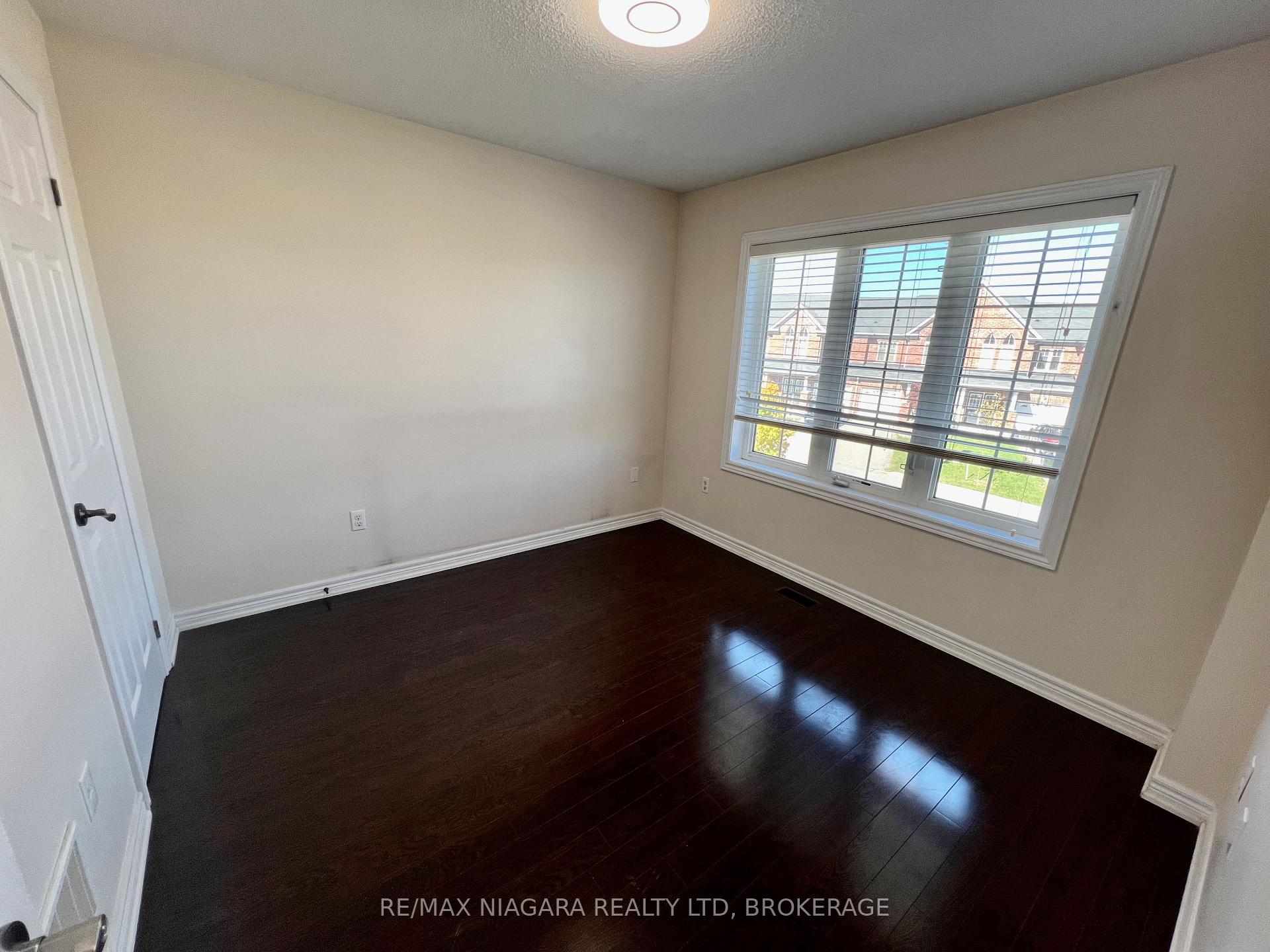Photo 33 of 11 Keith Crescent, St. Catharines, Burleigh Hill — HOMEH