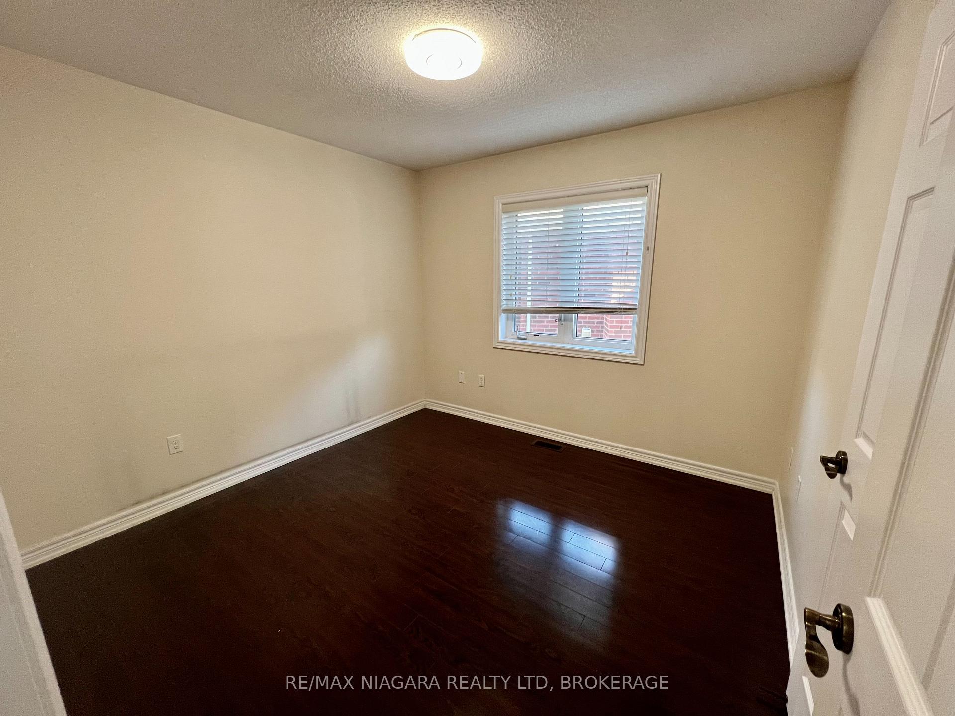 Photo 35 of 11 Keith Crescent, St. Catharines, Burleigh Hill — HOMEH
