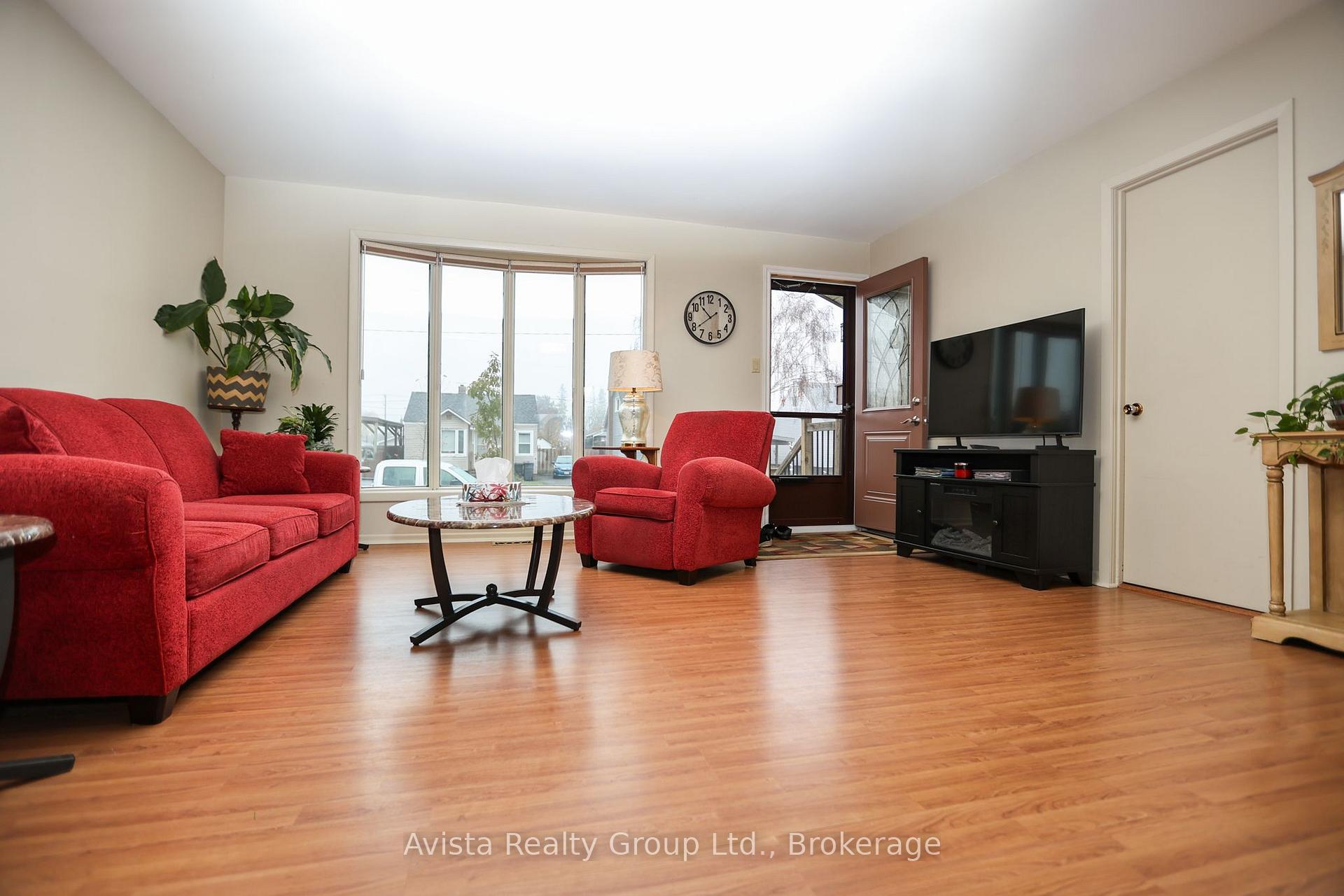 Photo 2 of 426 Christina Street E, Thunder Bay, Westfort — HOMEH