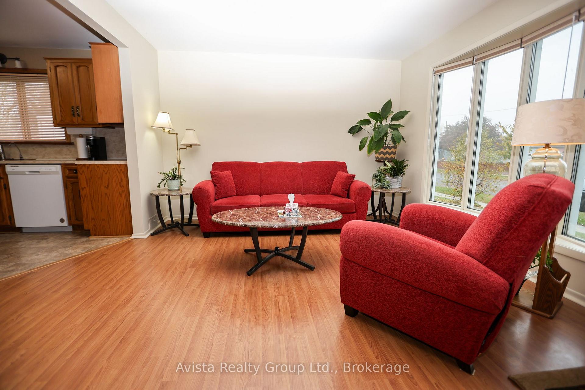 Photo 3 of 426 Christina Street E, Thunder Bay, Westfort — HOMEH