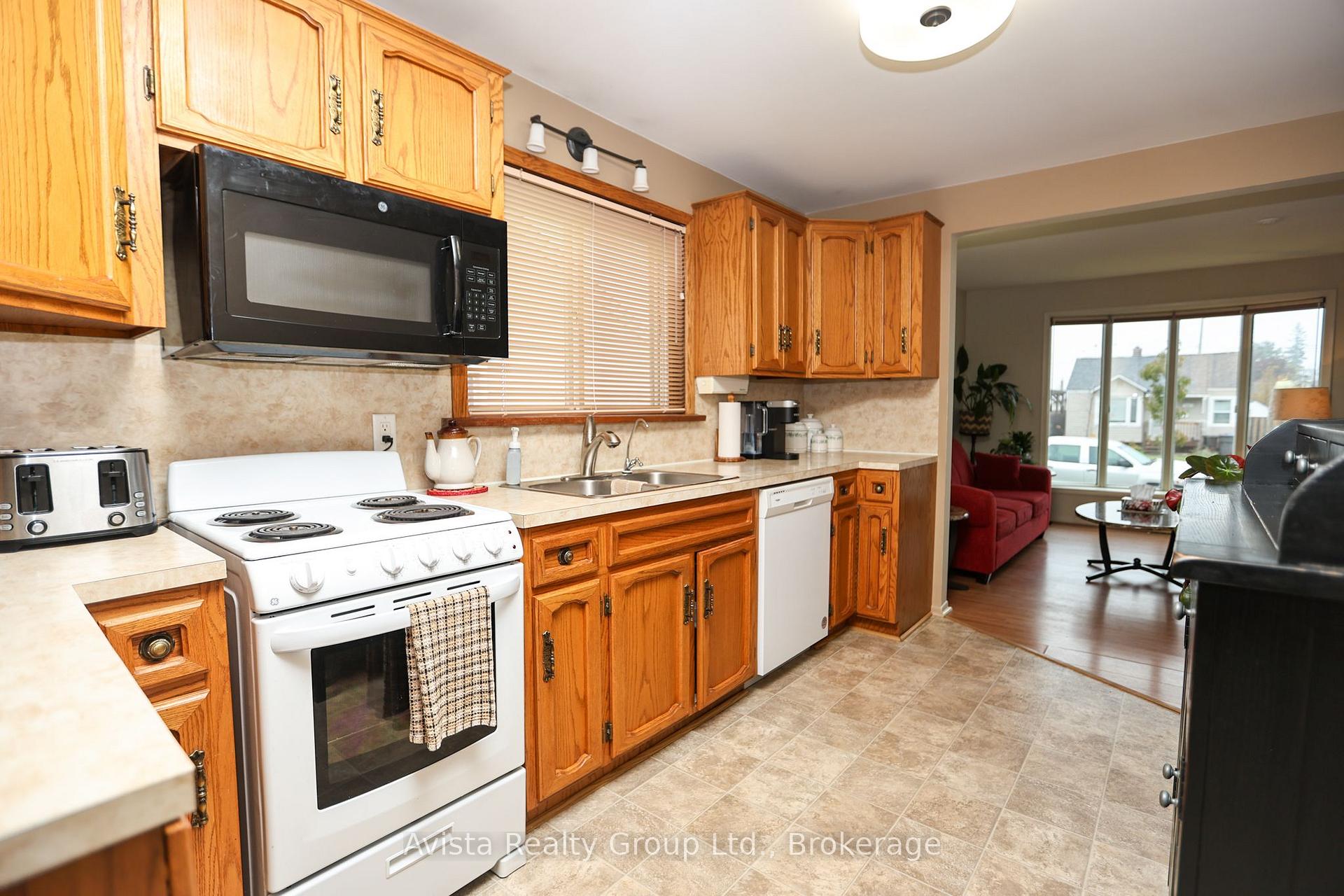 Photo 5 of 426 Christina Street E, Thunder Bay, Westfort — HOMEH