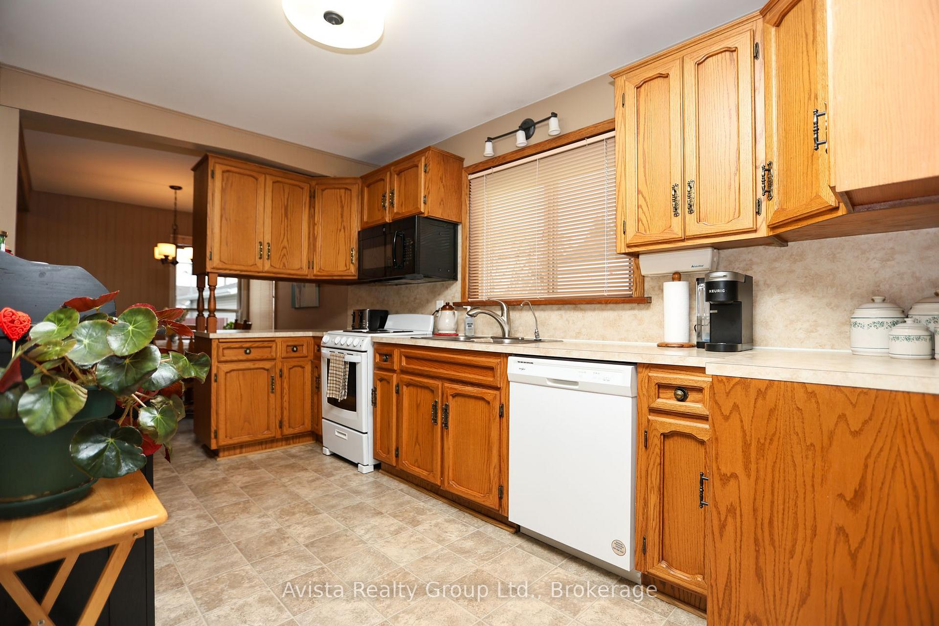 Photo 6 of 426 Christina Street E, Thunder Bay, Westfort — HOMEH