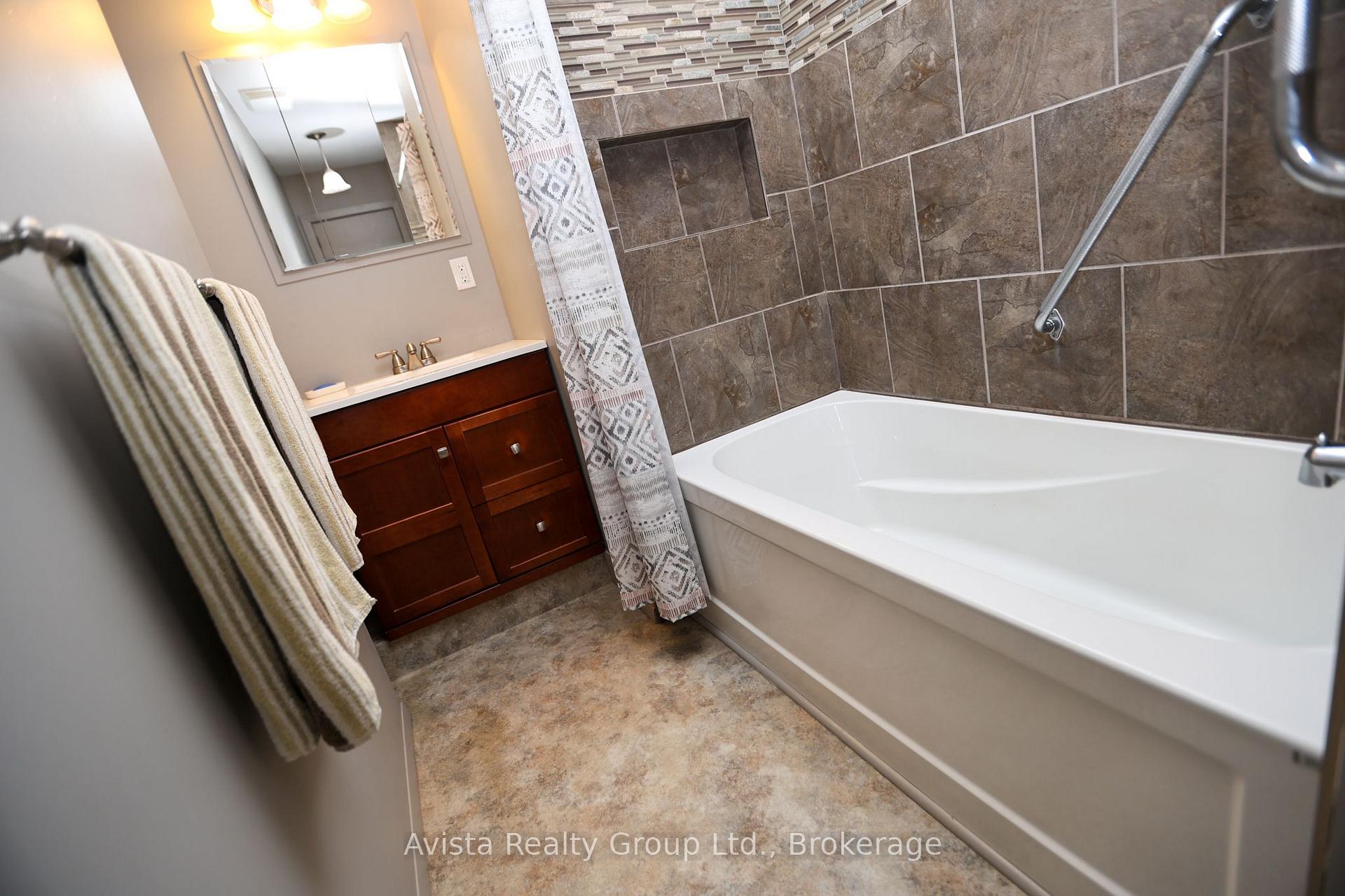 Photo 14 of 426 Christina Street E, Thunder Bay, Westfort — HOMEH