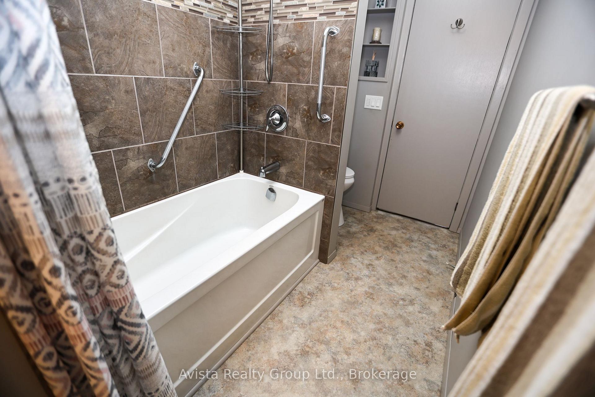 Photo 15 of 426 Christina Street E, Thunder Bay, Westfort — HOMEH