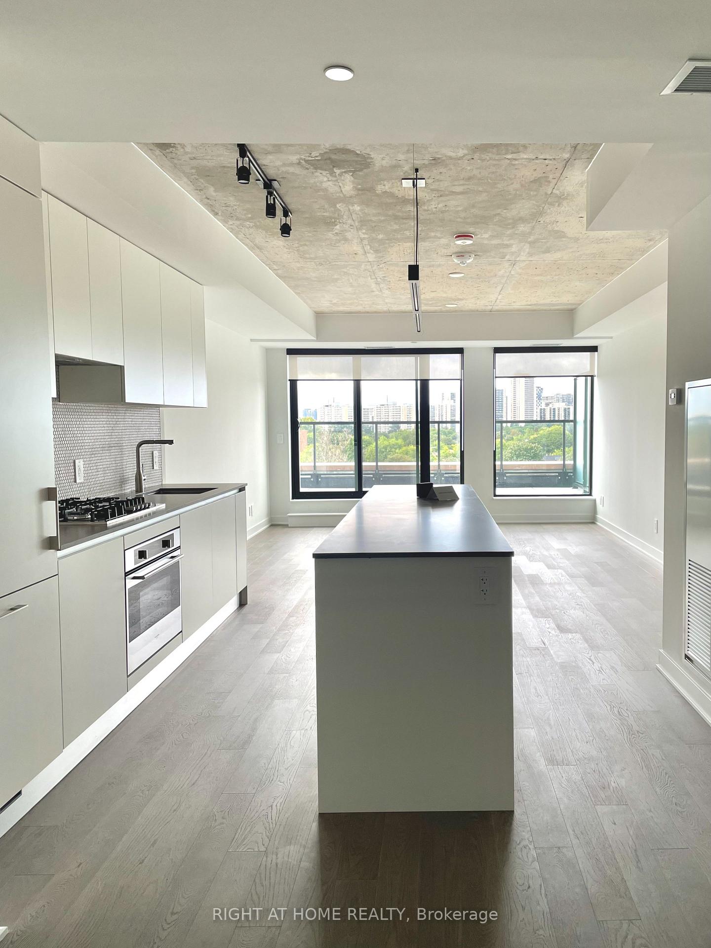 Front of Unit 603, 2720 Dundas Street W