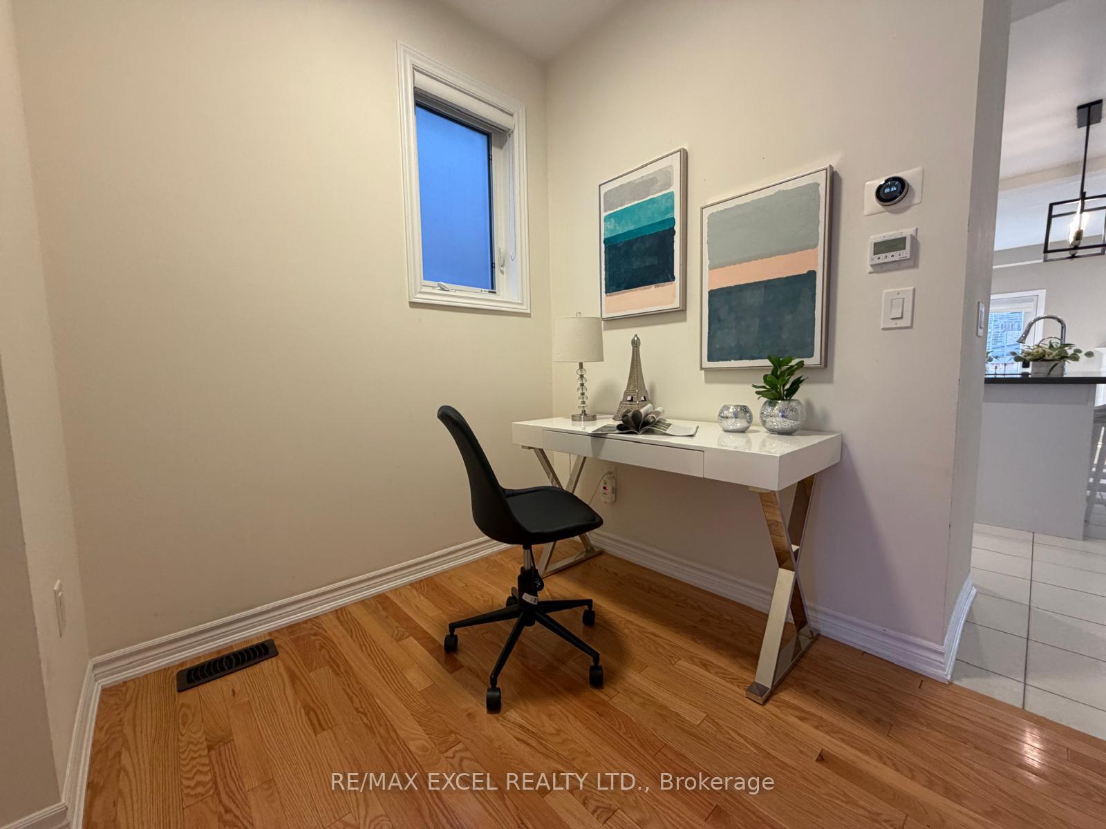 Photo 9 of 15 Zeng Cheng Drive, Markham, Victoria Square — HOMEH