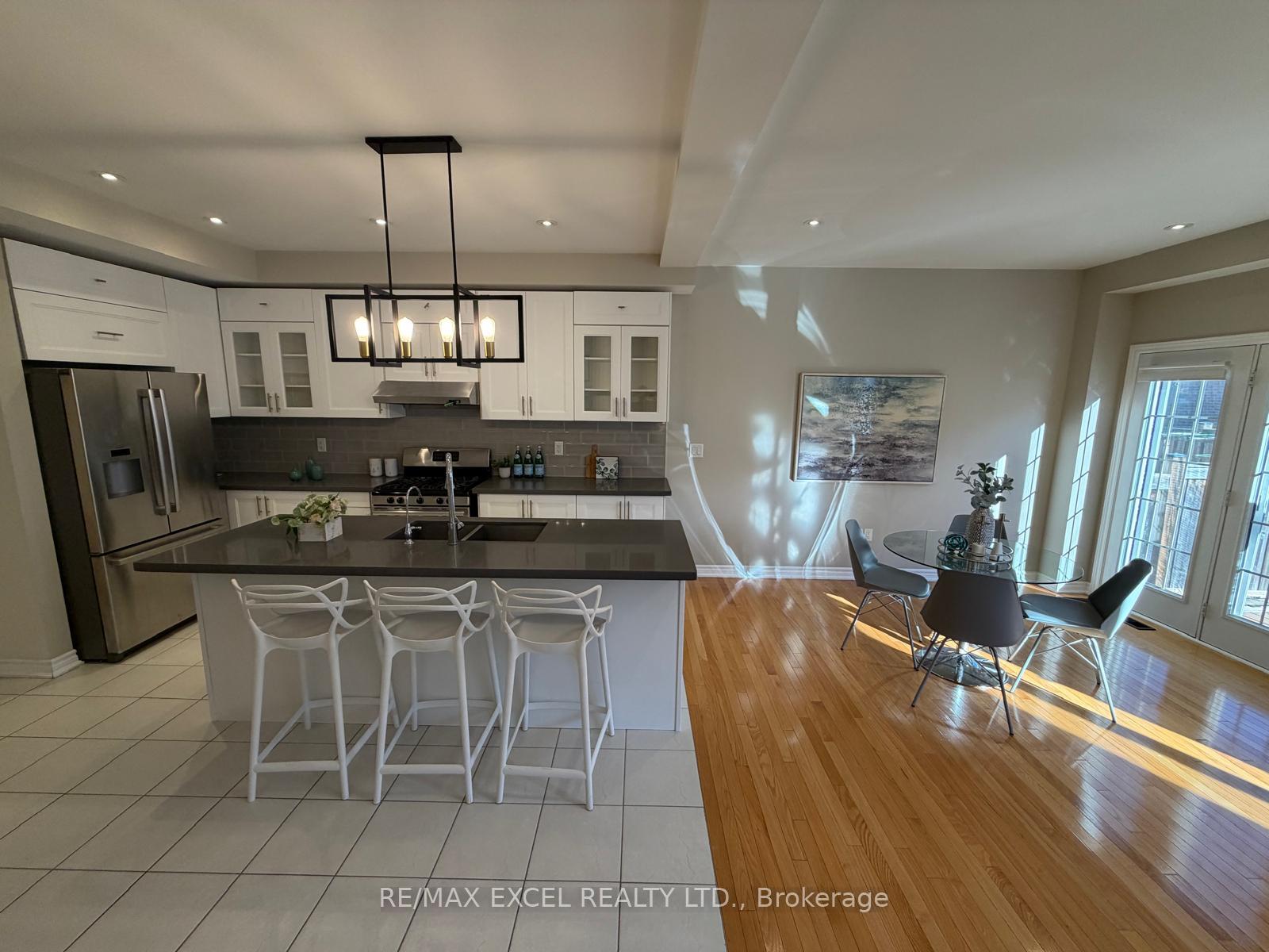 Photo 4 of 15 Zeng Cheng Drive, Markham, Victoria Square — HOMEH