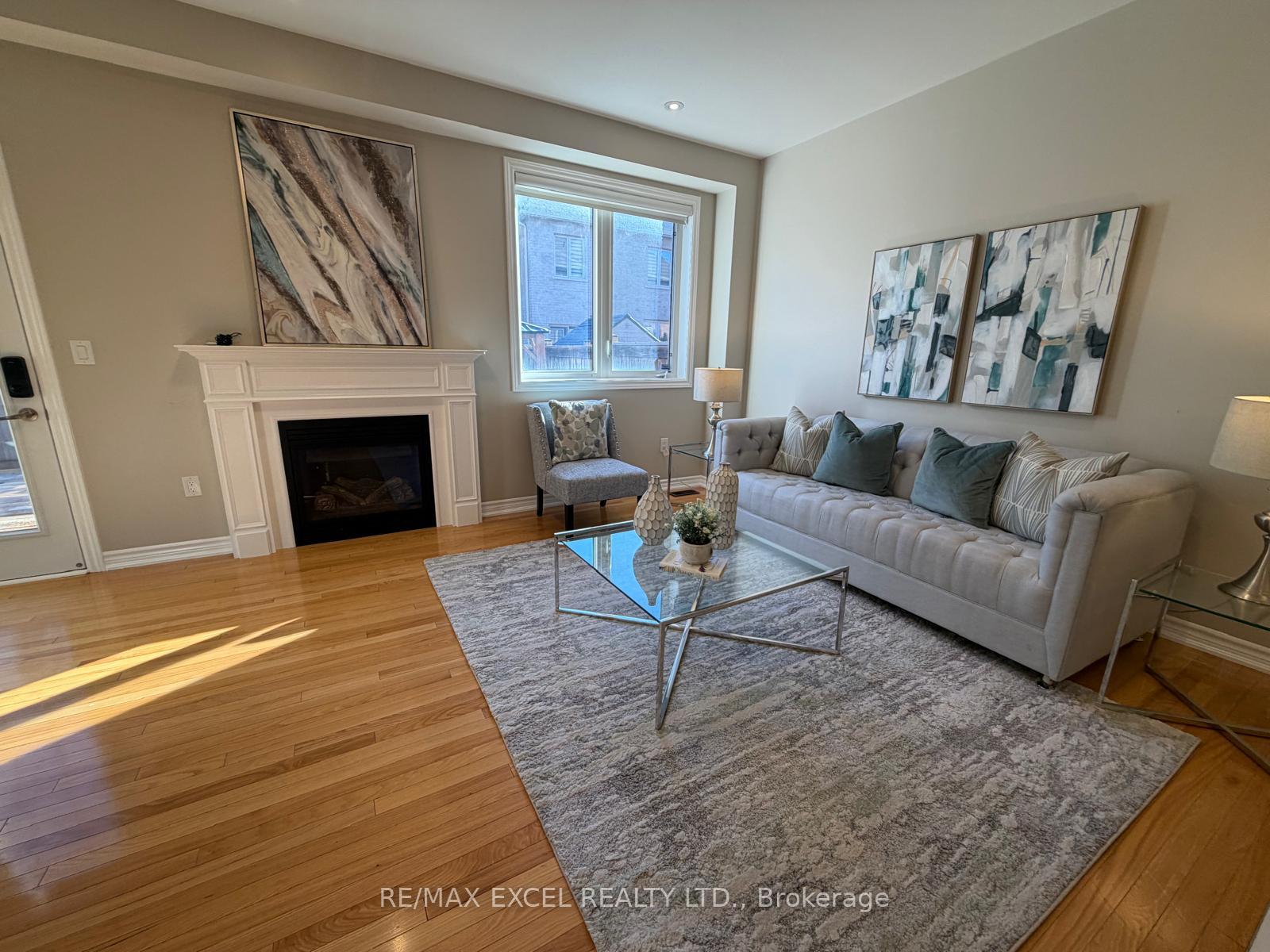 Photo 6 of 15 Zeng Cheng Drive, Markham, Victoria Square — HOMEH