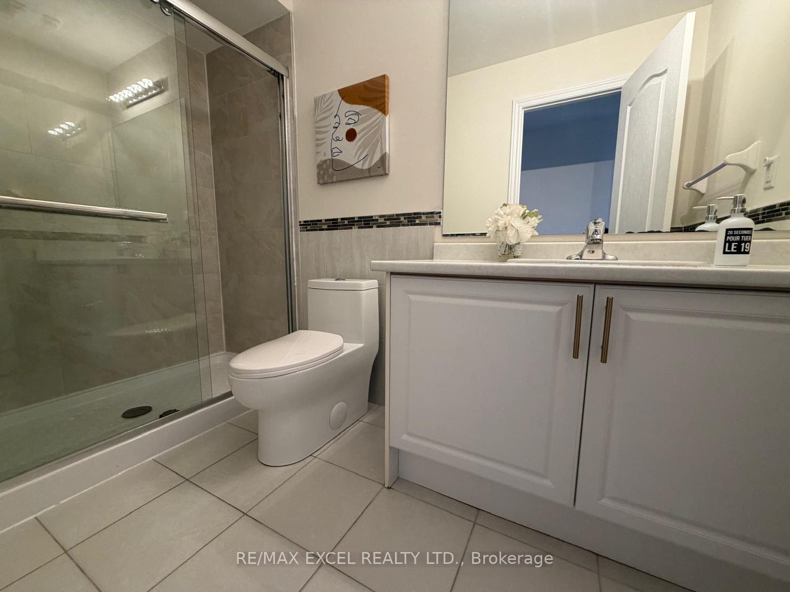 Photo 13 of 15 Zeng Cheng Drive, Markham, Victoria Square — HOMEH