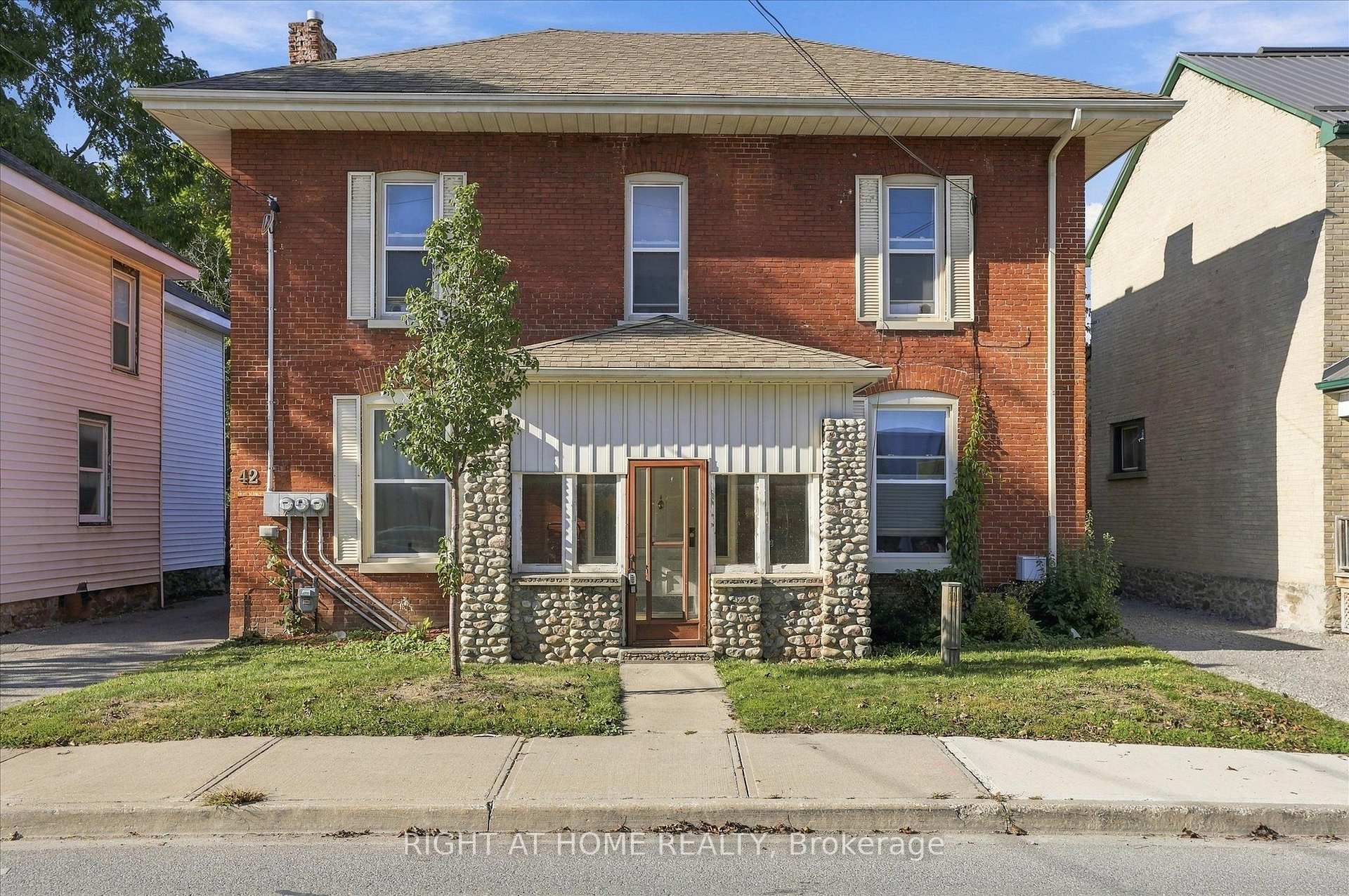 Front of 42 Wellington Street
